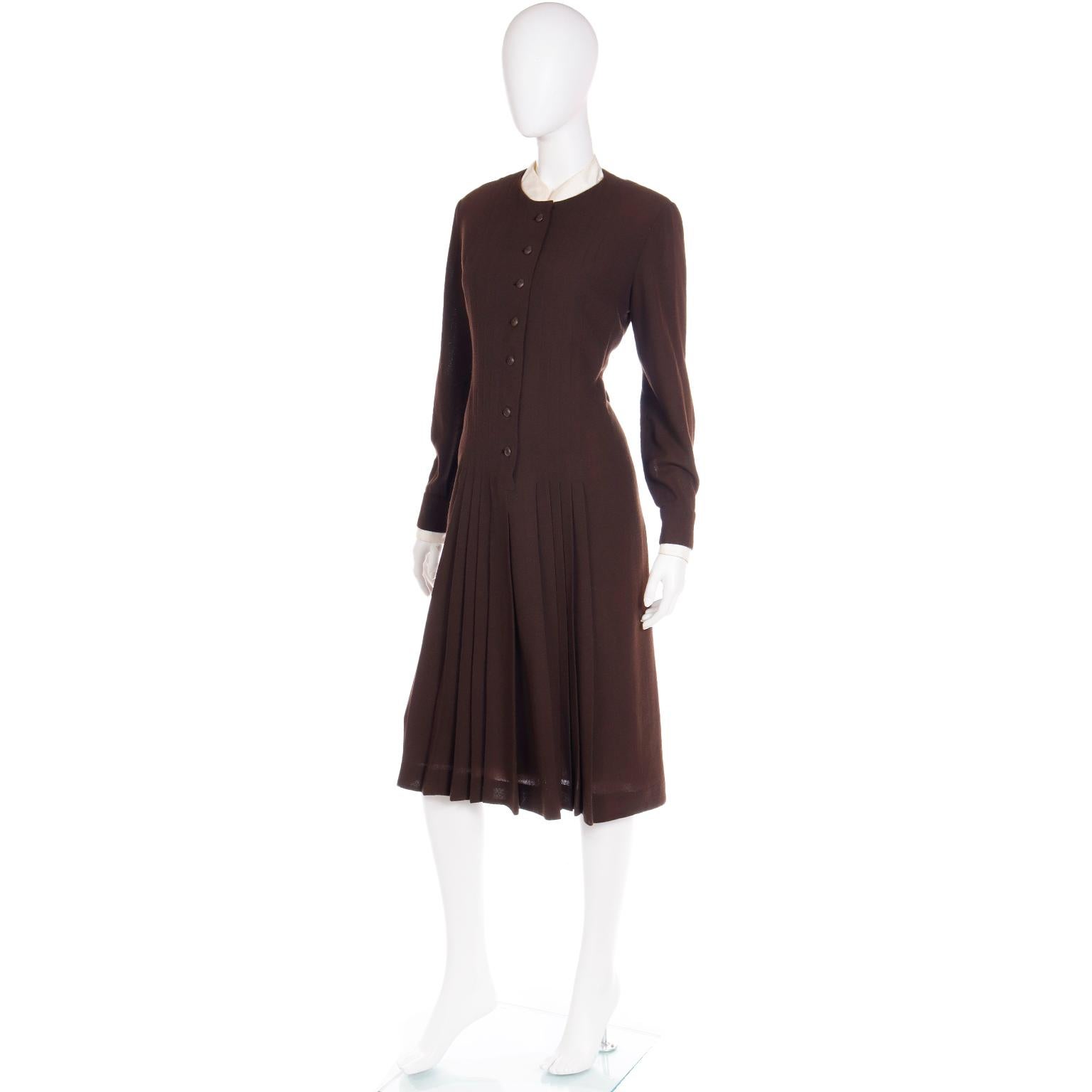 1970s Jean Louis I Magnin Brown Pleated Dress With Fringe Scarf In Excellent Condition For Sale In Portland, OR