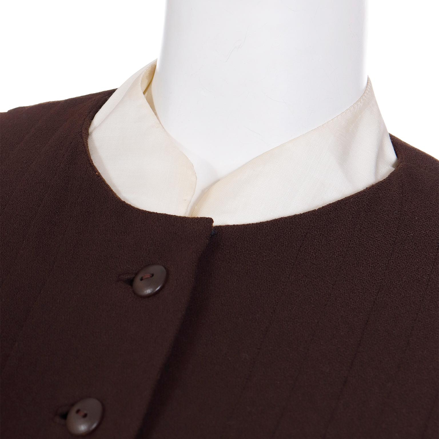 1970 Jean Louis I Magnin Brown Robe plissée avec écharpe à franges en vente 4