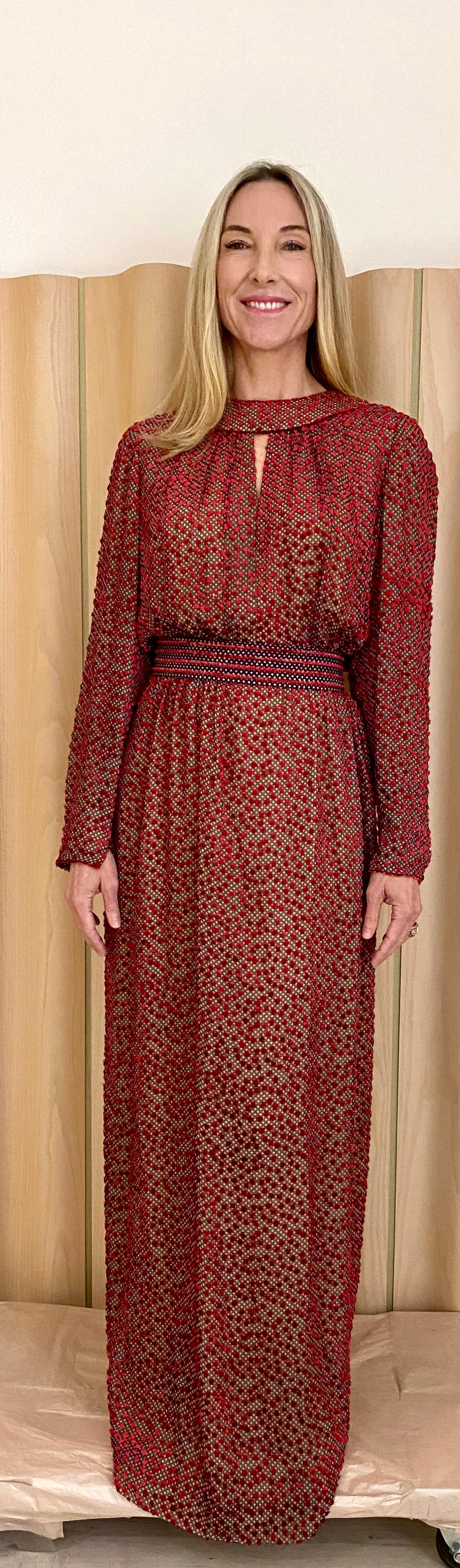 Vintage Jean Louis Red silk velvet long sleeve maxi dress. Size 8
Dress is lined in silk.
Size: Medium