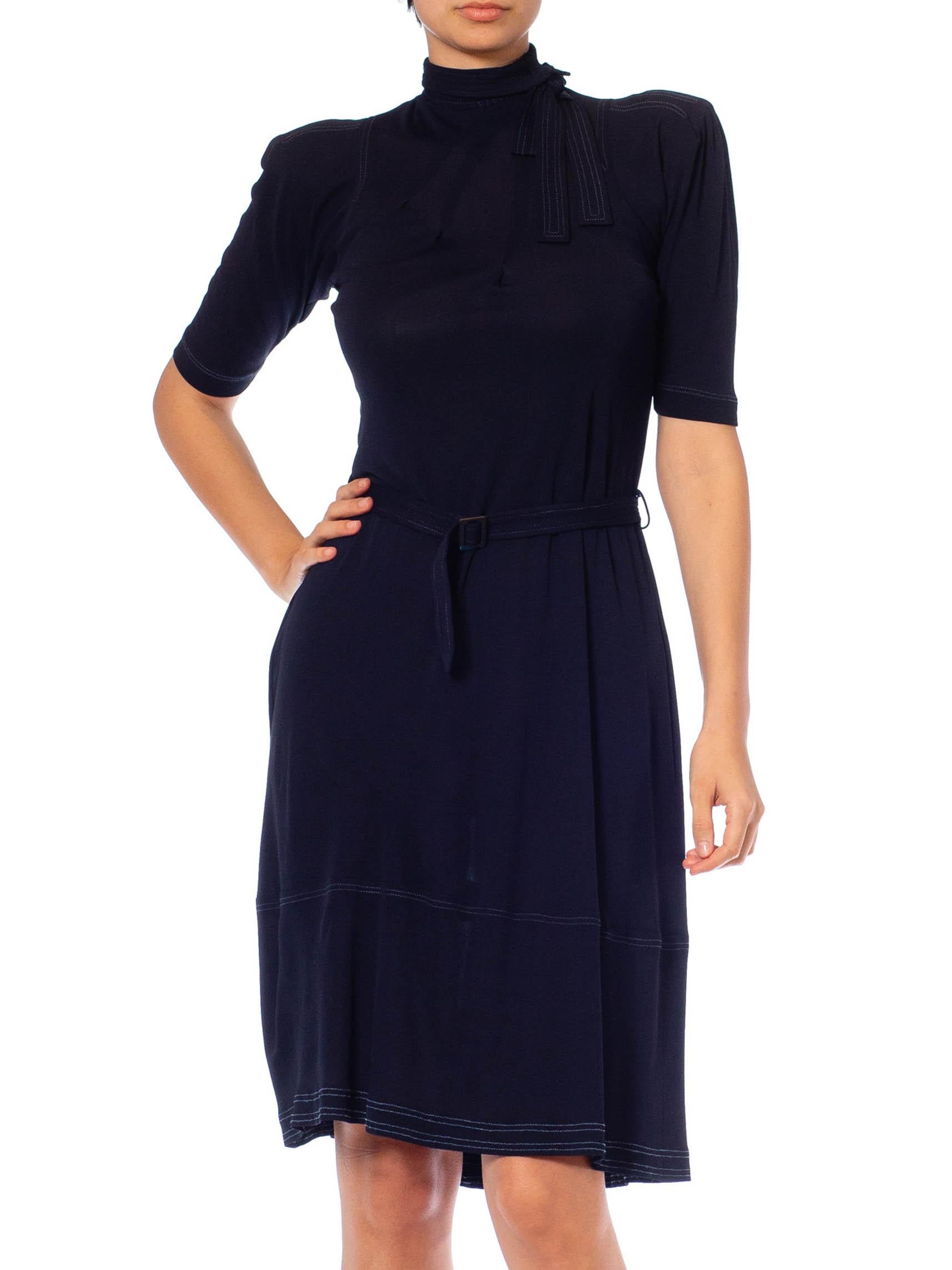 1970S JEAN MUIR Navy Blue Silk Jersey Dress With Belt In Excellent Condition In New York, NY