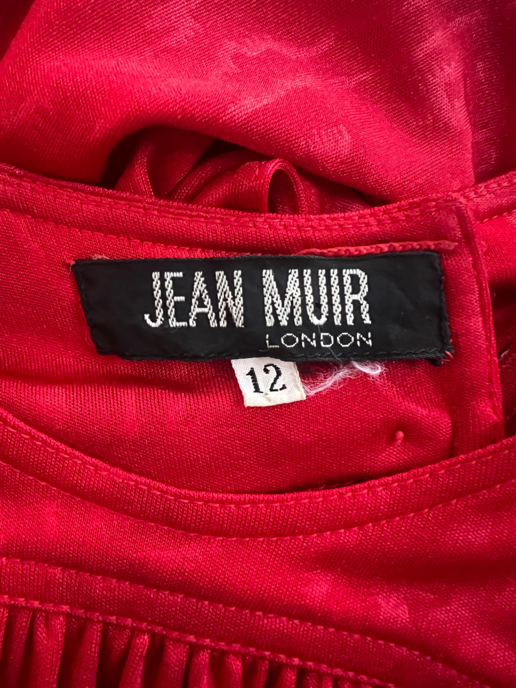 De las mujeres Maxivestido de manga larga de punto de moaré rojo Jean Muir de los años 70 en venta