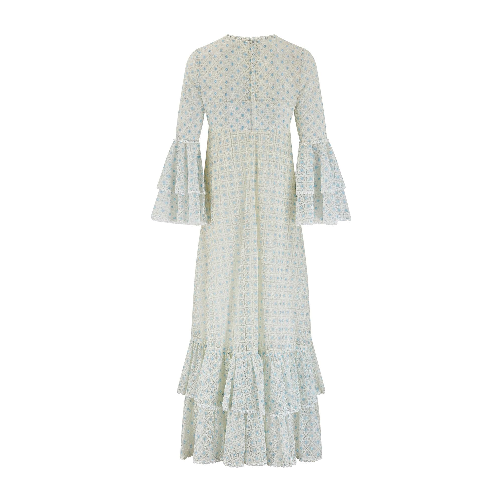 Maxivestido de volantes de encaje azul y blanco de Jean Varon de los años 70 Gris en venta