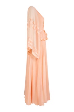 Jean Varon - Robe en mousseline pêche bordée de ruban, années 1970