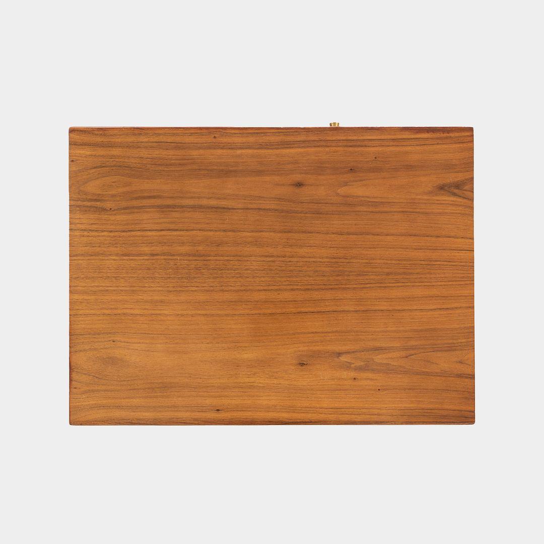 1970 Jens Risom Design 27 pouces Cabinet / Table de nuit en noyer en vente 3
