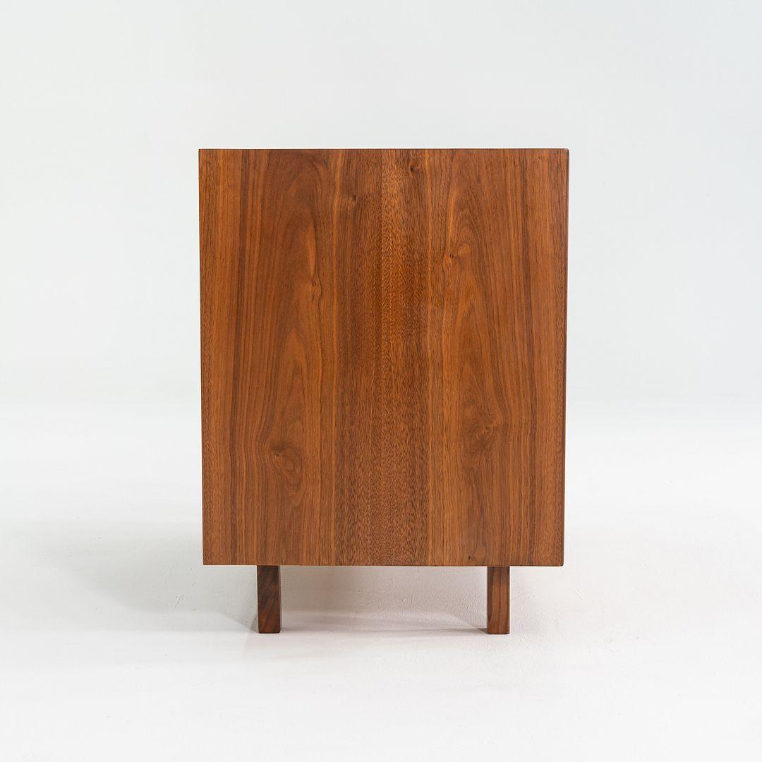 Jens Risom Design degli anni '70, mobile/comò da 36 pollici in noce in vendita 4