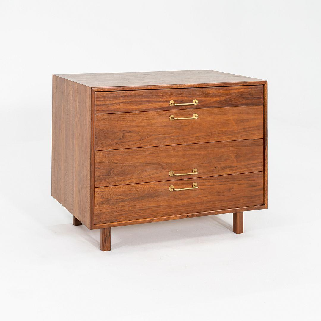 Jens Risom Design degli anni '70, mobile/comò da 36 pollici in noce in vendita 2
