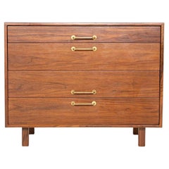 Jens Risom Design degli anni '70, mobile/comò da 36 pollici in noce