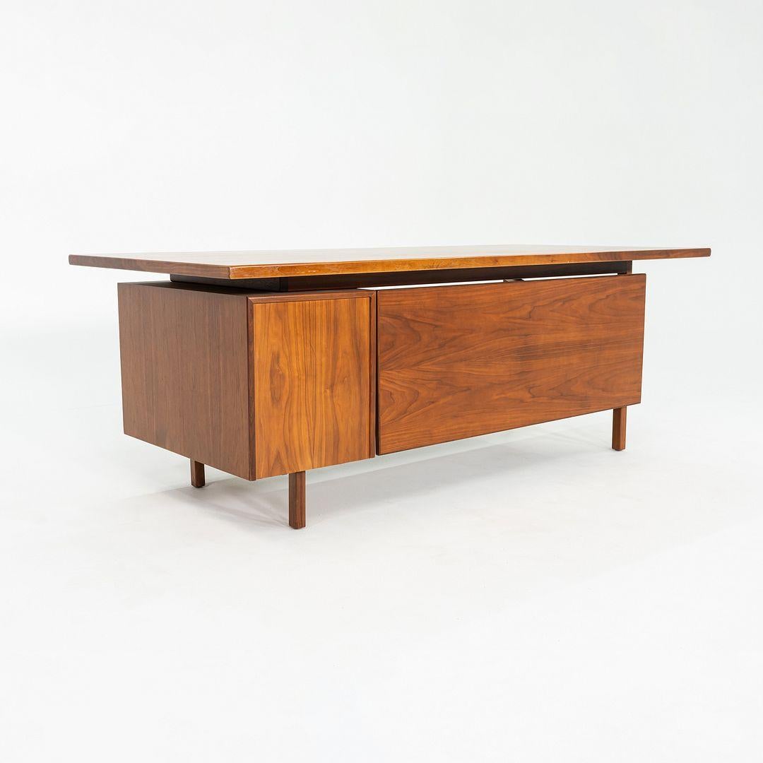 1970s Jens Risom Design Executive Desk in Walnut with Three Drawers For Sale 4