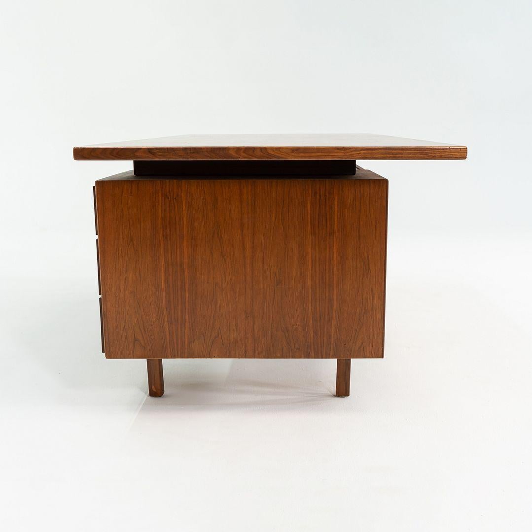 1970s Jens Risom Design Executive Desk in Walnut with Three Drawers For Sale 5