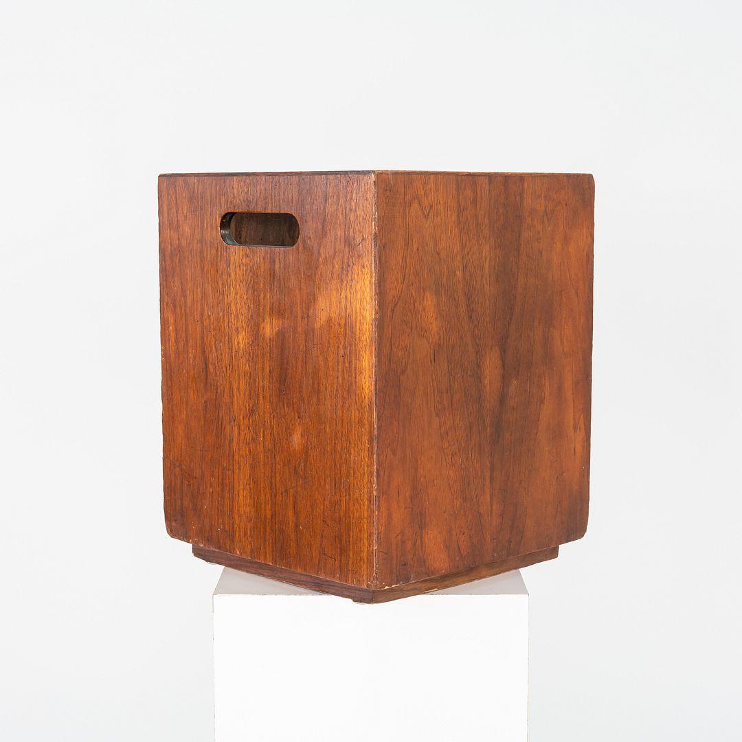 Papelera / cubo de basura de nogal Jens Risom Design, años 70 Estadounidense en venta