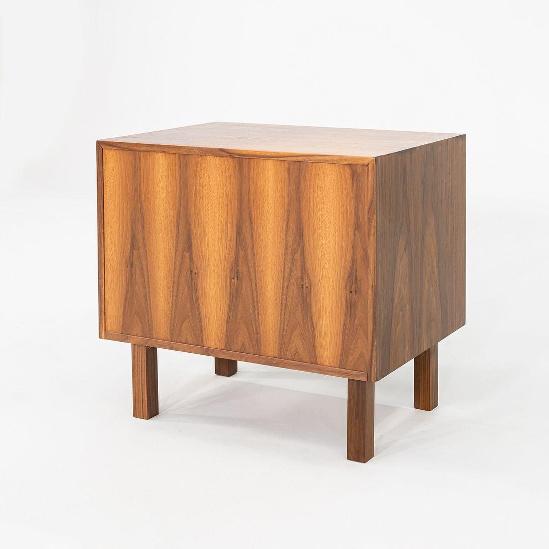 Jens Risom Designs, anni '70, mobile / scaffale per libri da 29 pollici in noce in vendita 5