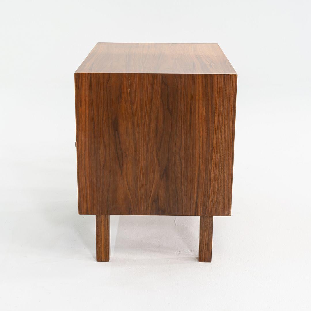 Jens Risom Designs, anni '70, mobile / scaffale per libri da 29 pollici in noce in vendita 2