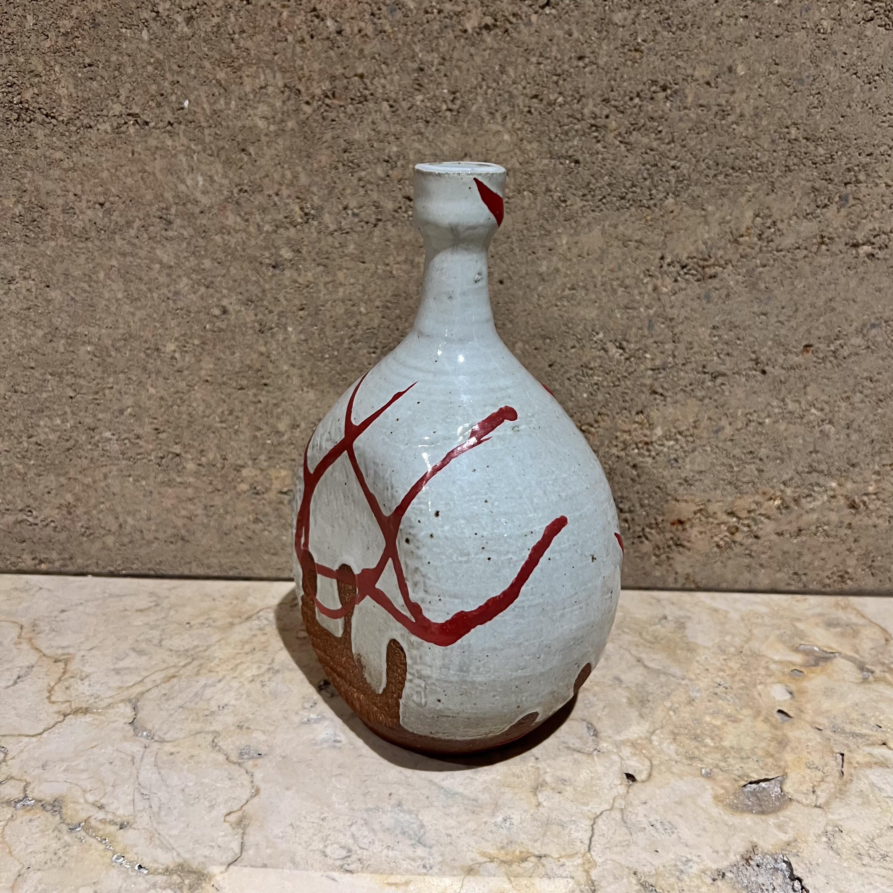 Studio Pottery 1970 Vaso astratto rosso bianco firmato in vendita 4