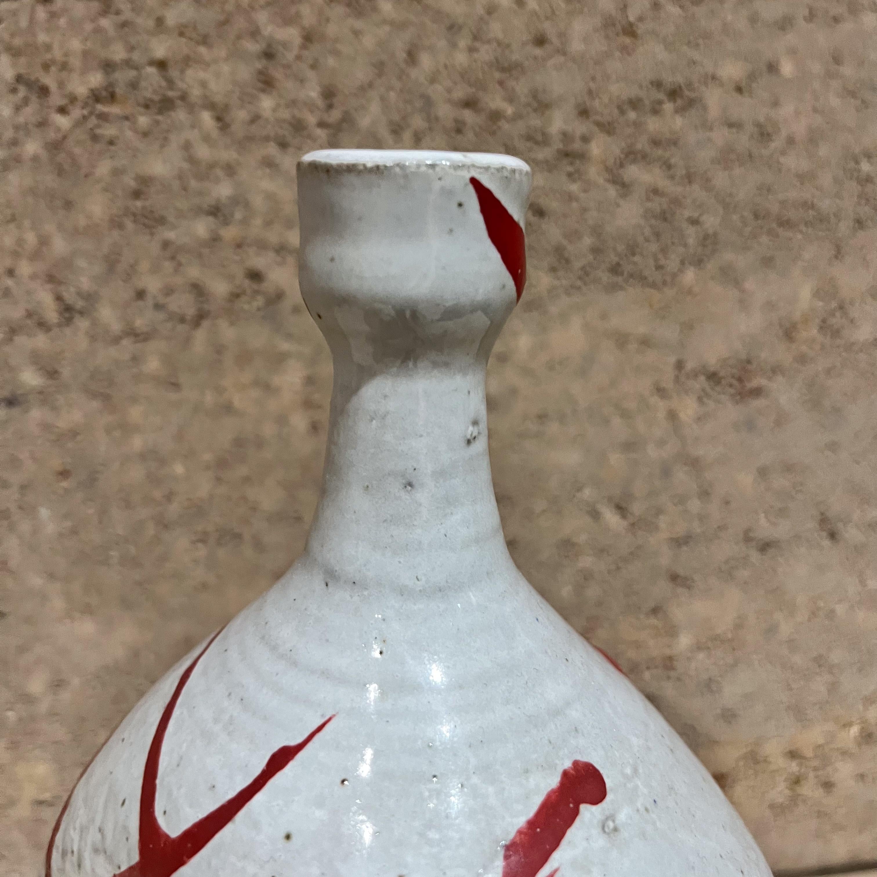 Studio Pottery 1970 Vaso astratto rosso bianco firmato in vendita 5