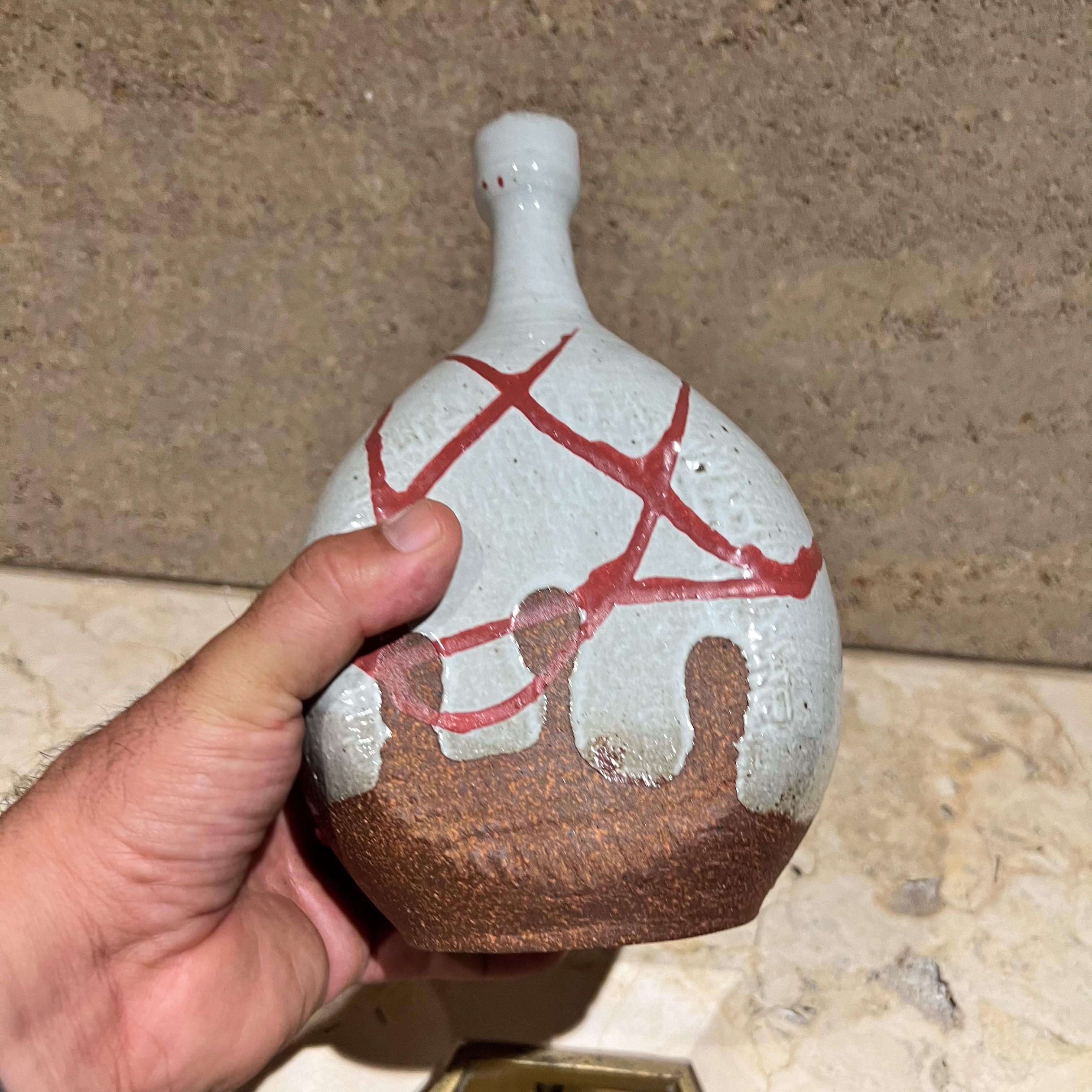 Studio Pottery 1970 Vaso astratto rosso bianco firmato in vendita 6