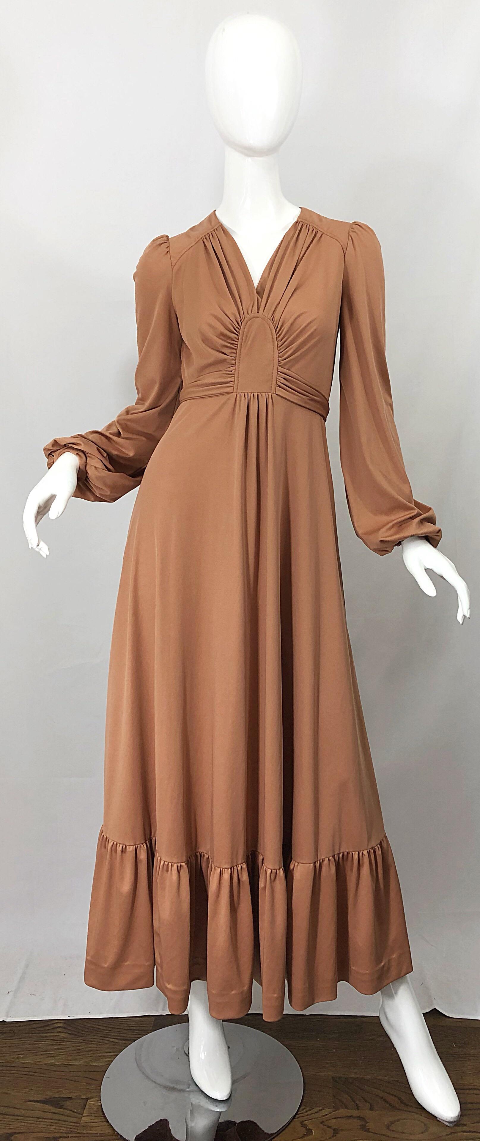 Fantastic 1970s JODY T of California terracotta / tan long sleeve jersey maxi dress! Features a deco style bodice with flattering gatherings. Tie belt at back waist can accomodate an array of sizes. Long poet sleeves have elastic at sleeve cuff.