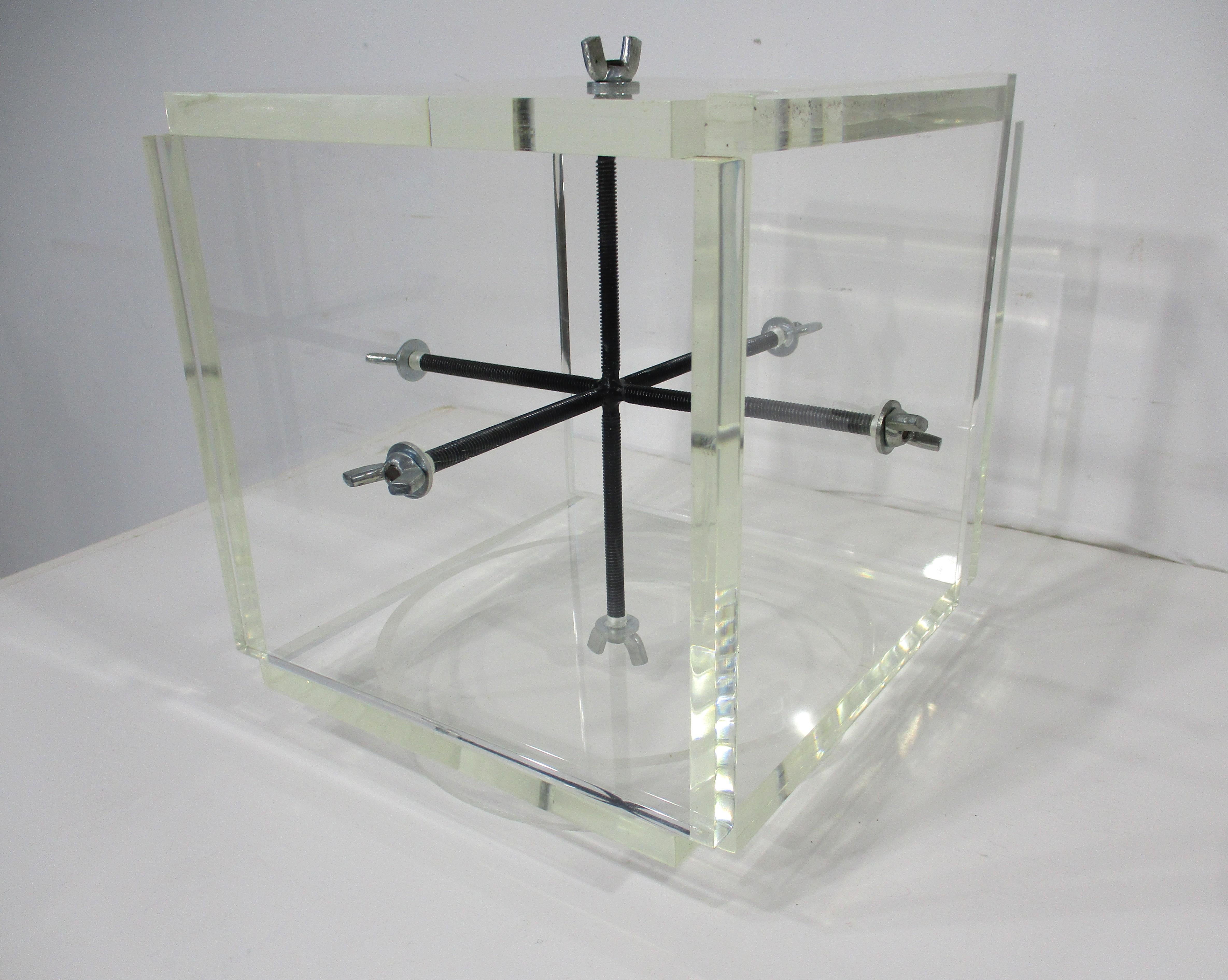 Scultura in lucite di metà secolo di John Petersen del 1970 in vendita 4