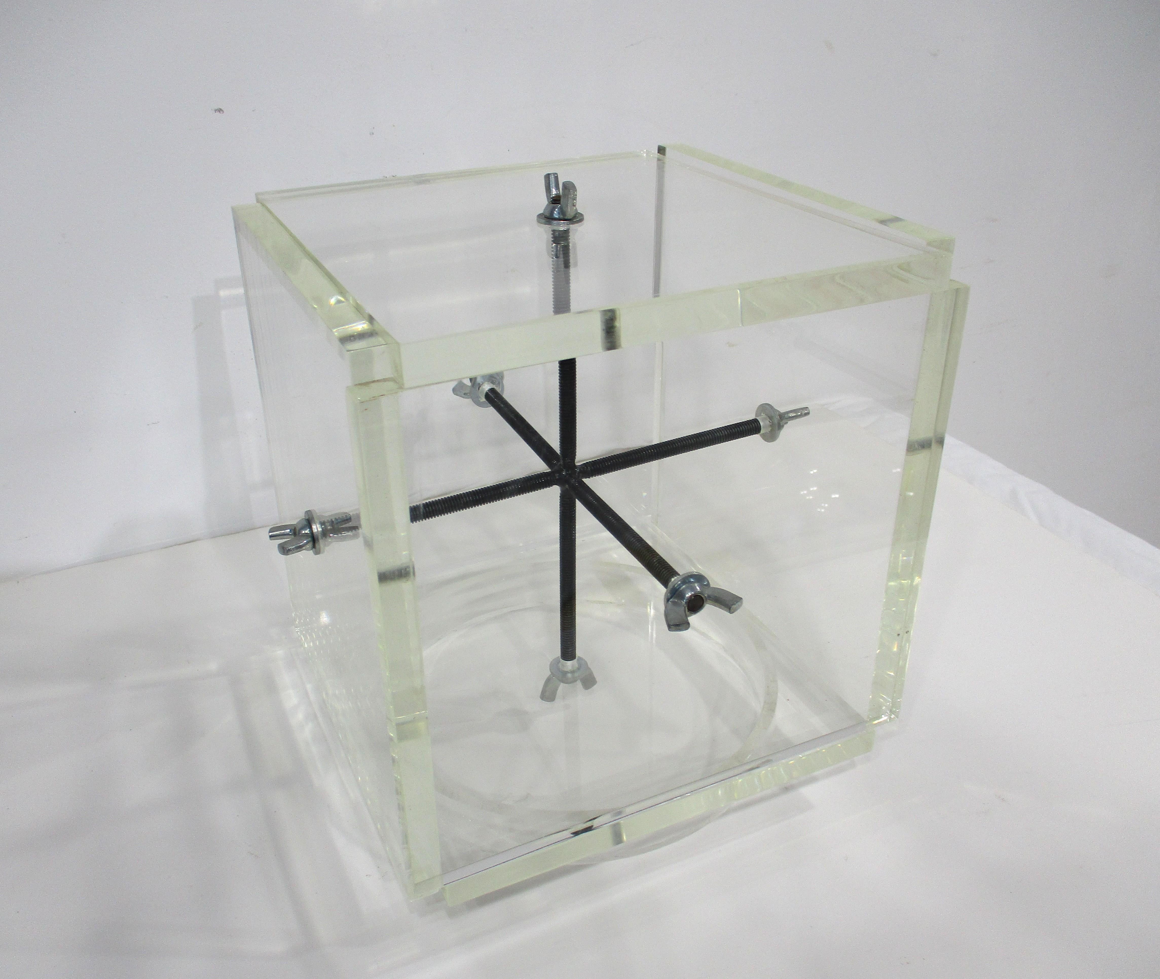 Americano Scultura in lucite di metà secolo di John Petersen del 1970 in vendita