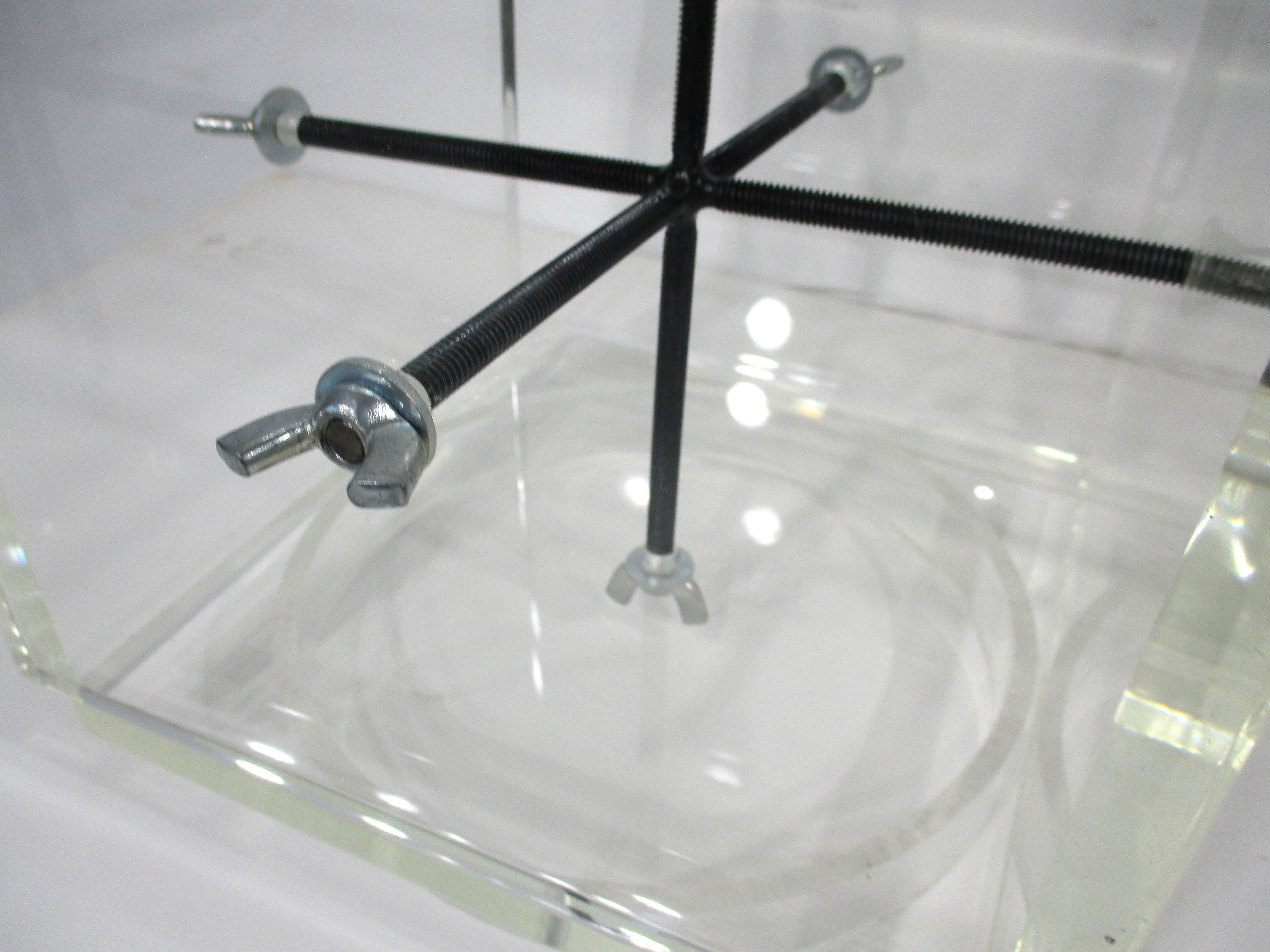 Scultura in lucite di metà secolo di John Petersen del 1970 in vendita 1