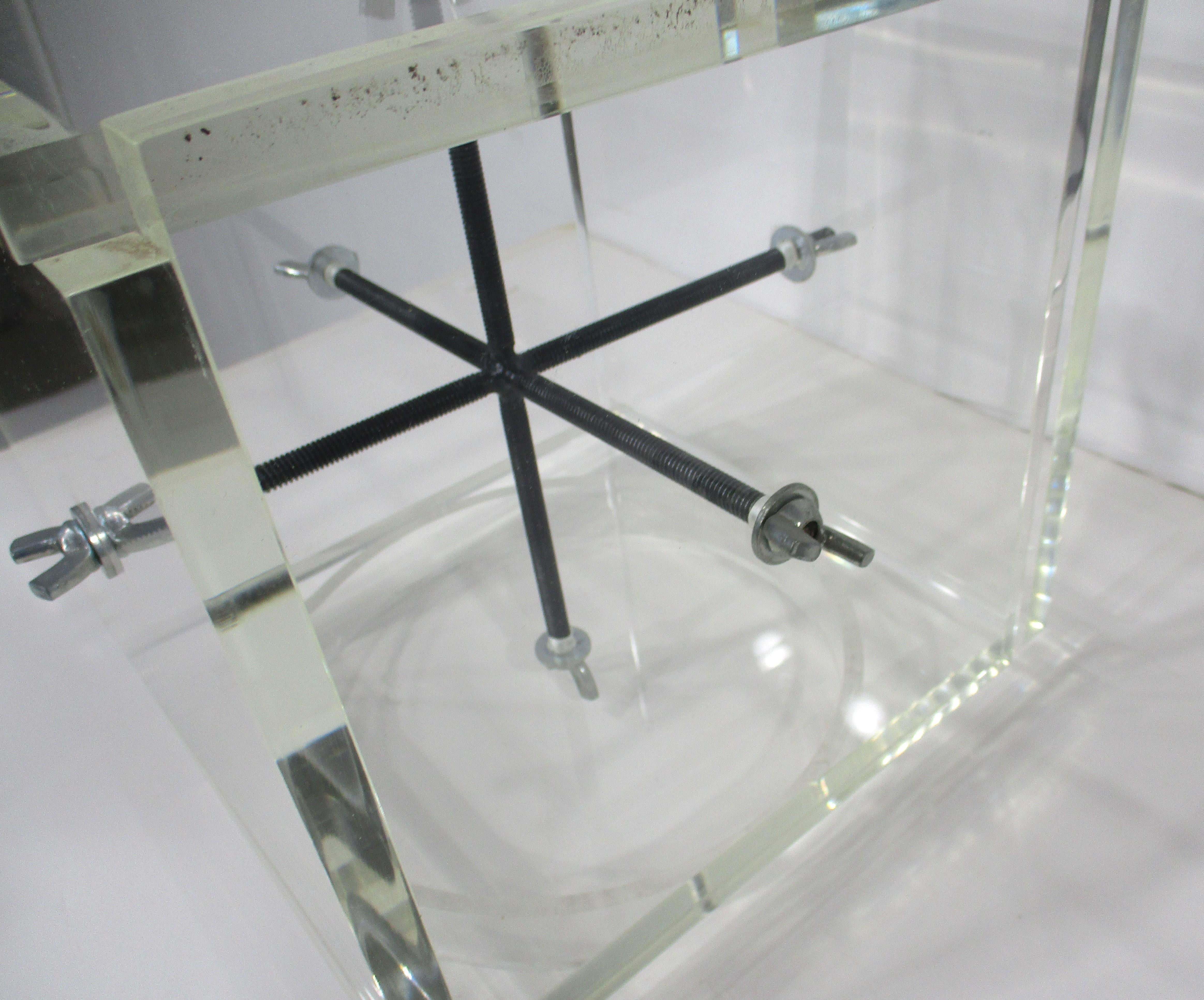 Scultura in lucite di metà secolo di John Petersen del 1970 in vendita 2