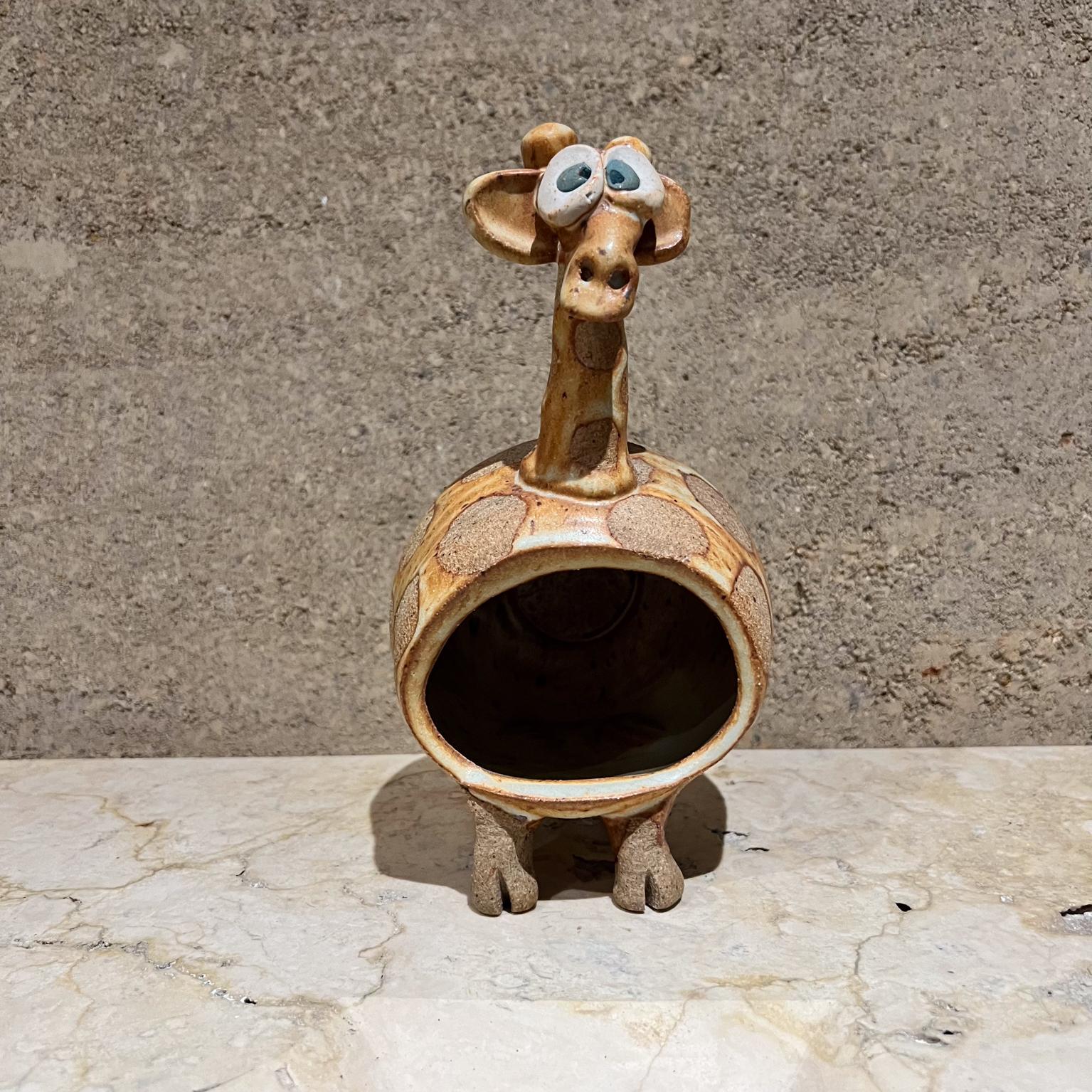 Mid-Century moderno Ceramica d'arte in gres di John Pettus Giraffe degli anni '70 in vendita
