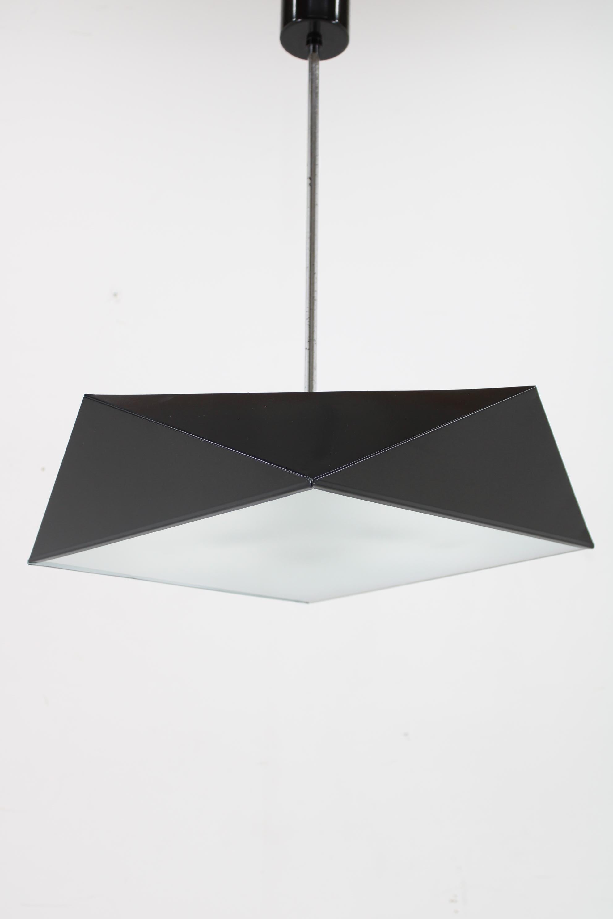 Mid-Century moderno Lampada a sospensione geometrica di Josef Hurka degli anni '70 per Napako, 6 articoli disponibili in vendita