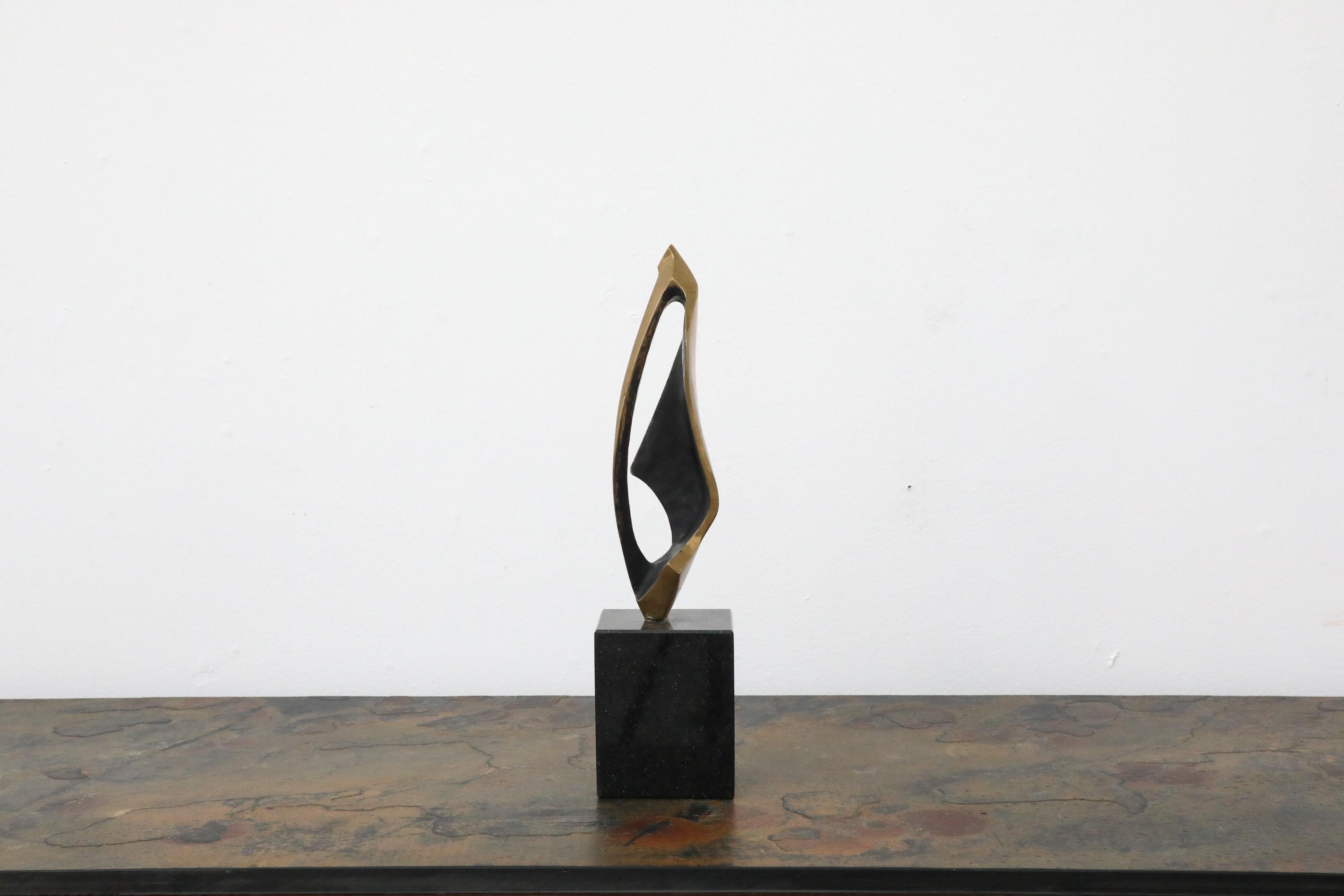 Sculpture moderne en laiton et marbre 