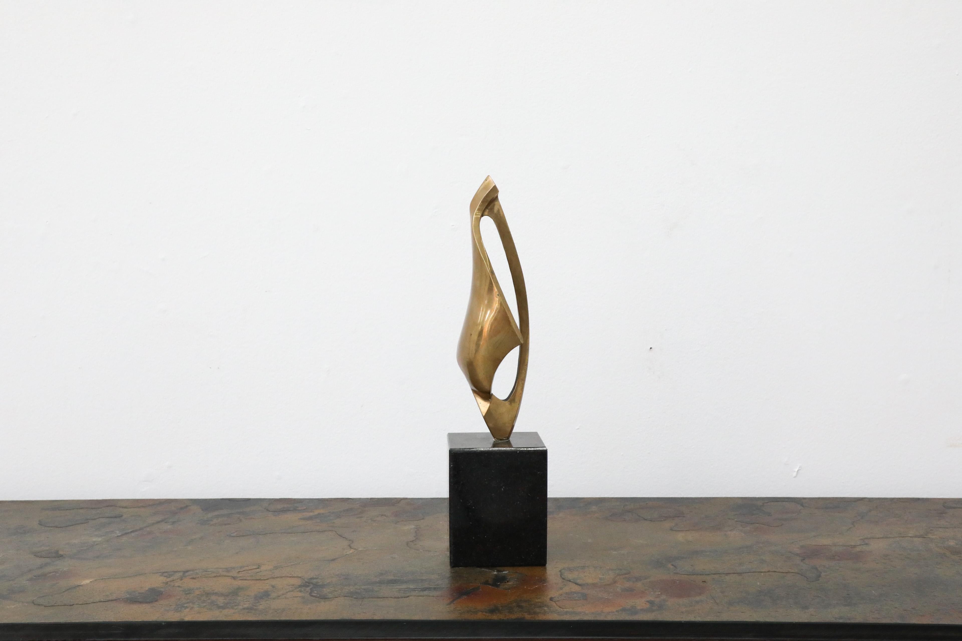 Fin du 20e siècle Sculpture moderne Conductor en laiton et marbre de Joseph Sloan des années 1970 en vente