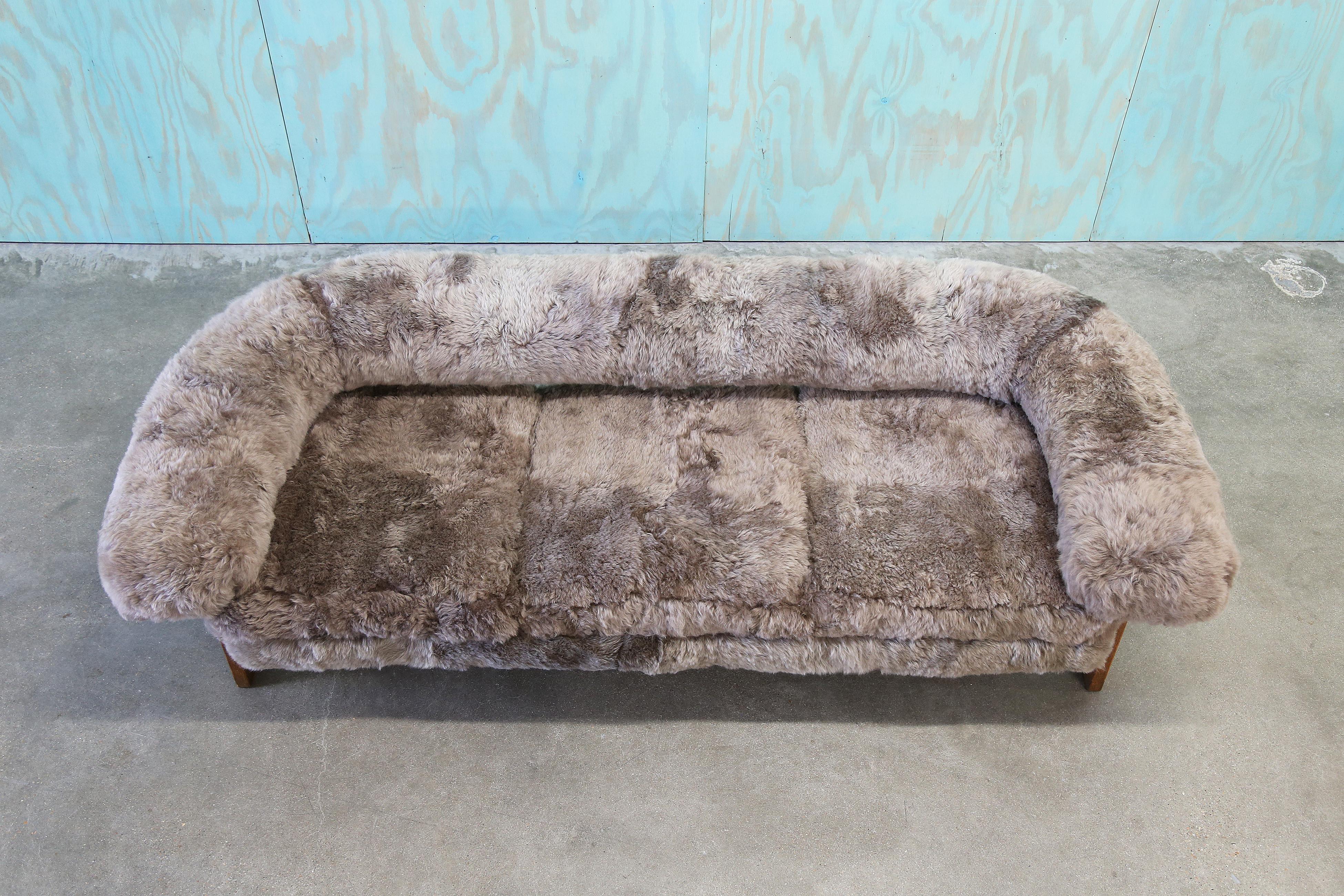 1970s Jules Heumann for Metropolitan Furniture Sofa in Icelandic Sheep's Wool For Sale 7