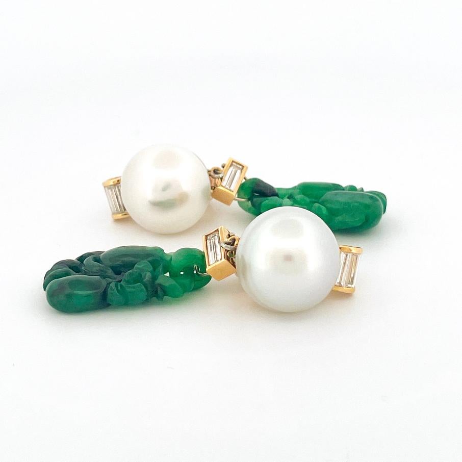 From the designer Julius Cohen, these 1970’s 18 karat yellow gold clip on dangle earrings are designed with 2 south sea pearls measuring 16.56MM and 2 carved jadeite tablets measuring 24X14MM. This pair of earrings have in total, 10 straight