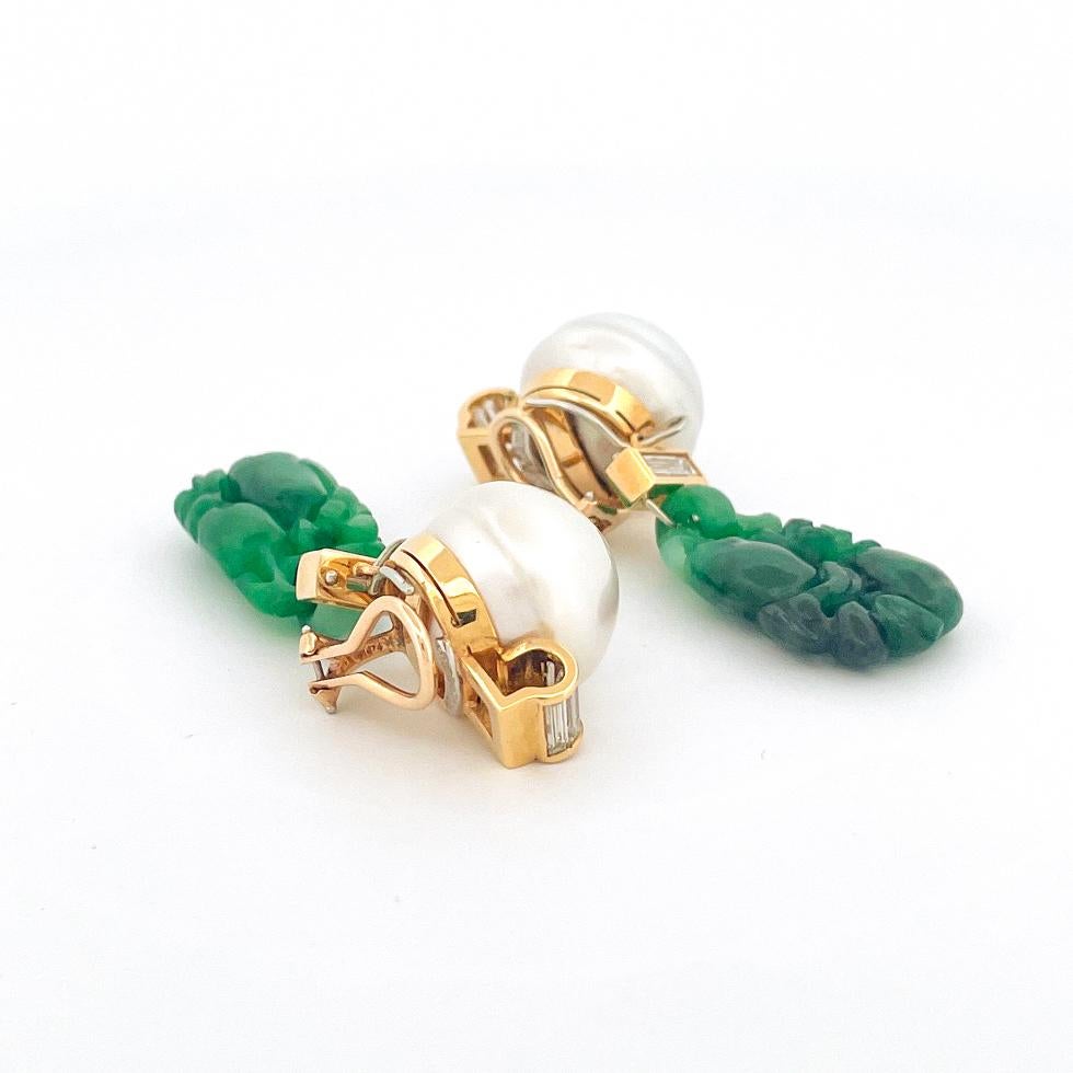 1970's Julius Cohen 18k Yellow Gold Jadeite &Pearl Dangle Earrings In Excellent Condition In Dallas, TX