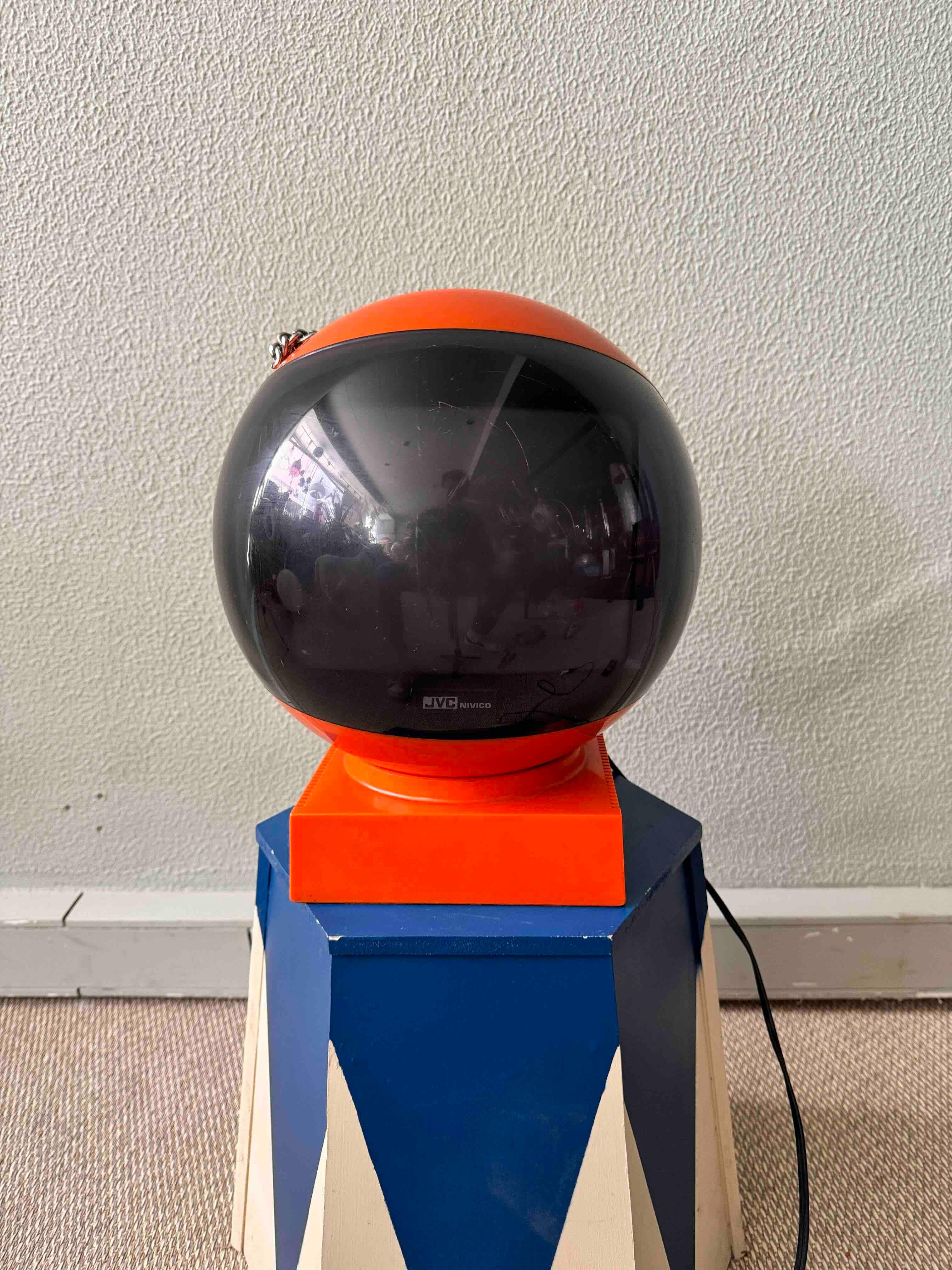 1970’s JVC Nivico 3240SW Videosphere TV Orange In Good Condition In Lisboa, PT