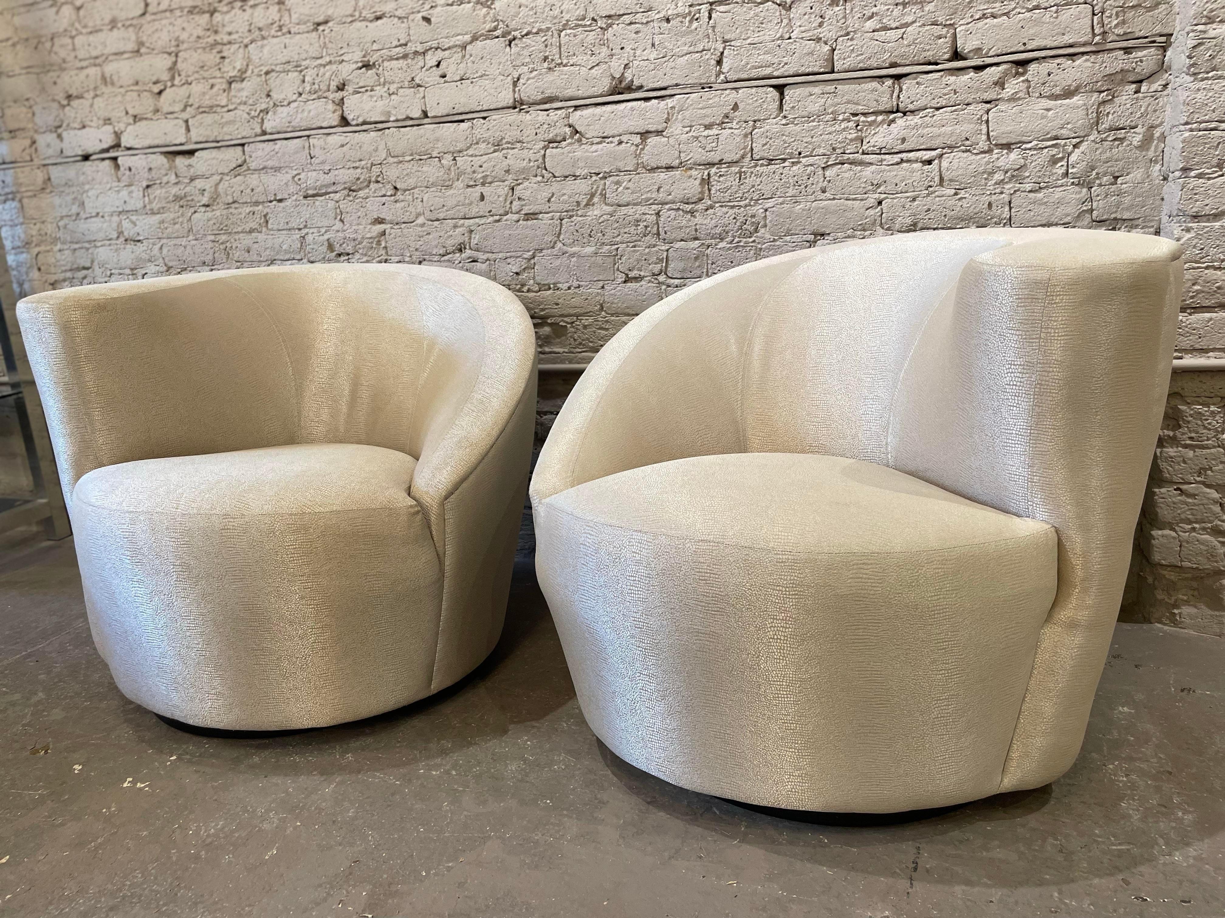 Late 20th Century 1970s Kagan Directional Nautilus Swivel Chairs Vintage - a Pair For Sale
