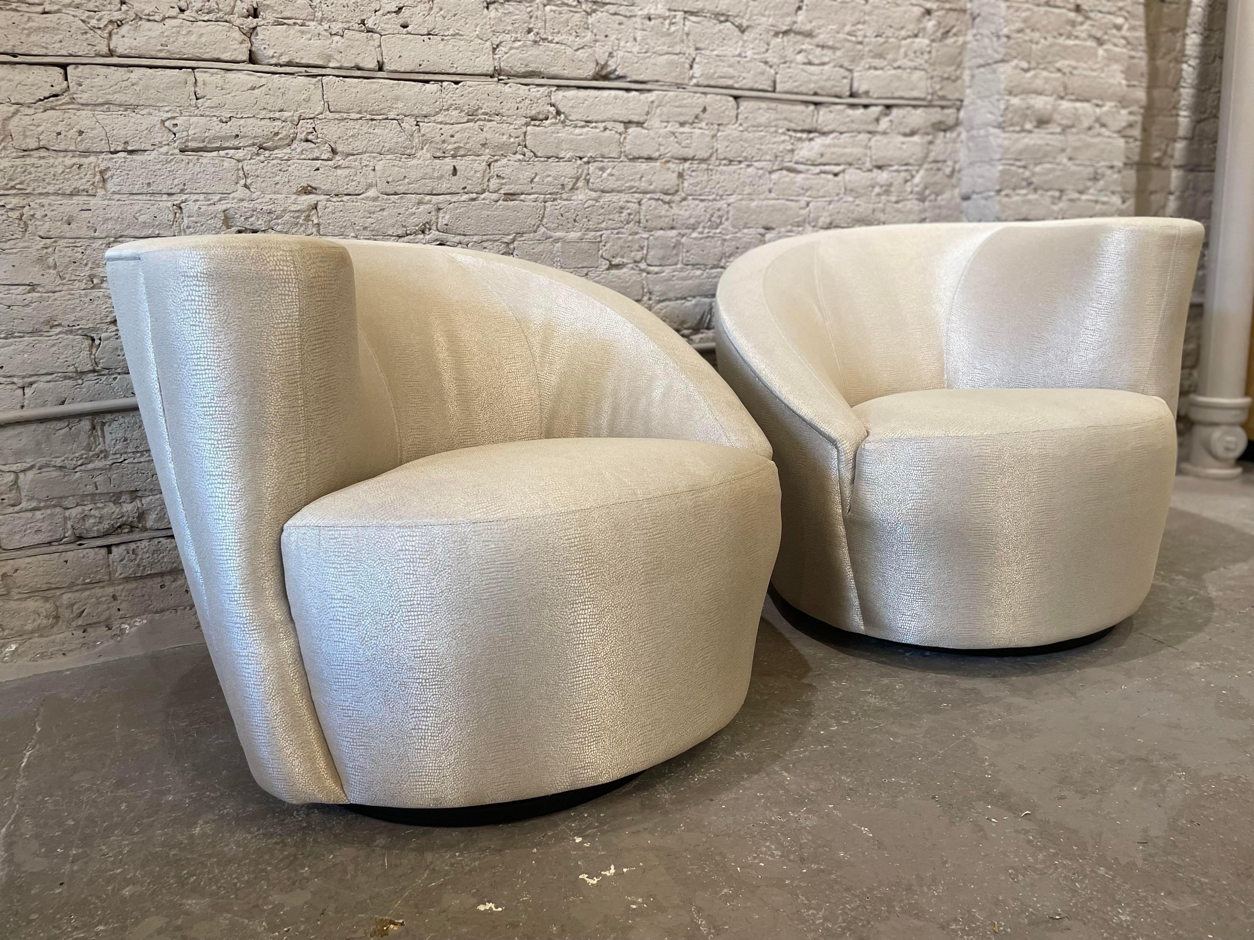 1970s Kagan Directional Nautilus Swivel Chairs Vintage - a Pair For Sale 2