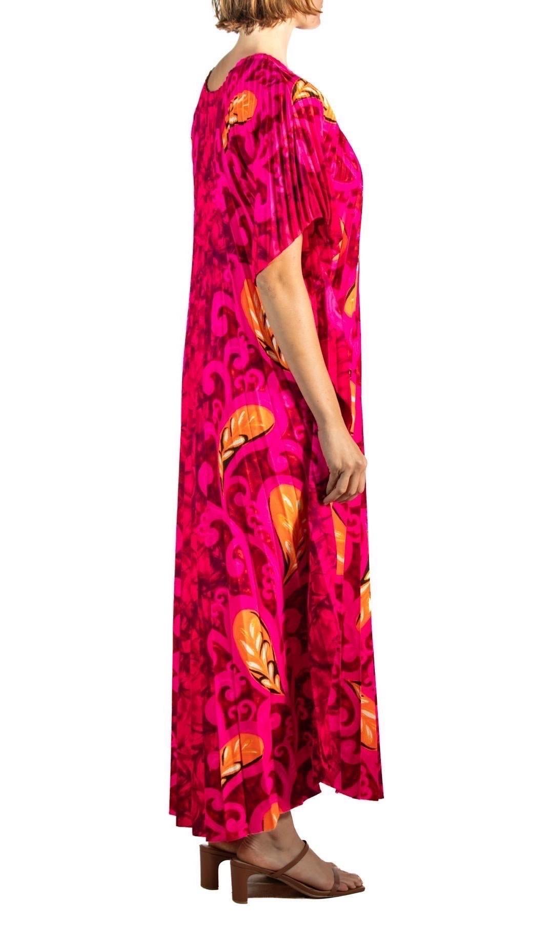 Women's 1970S Kamehameka Pink & Red Cotton Barkcloth Pleated Hawaiian Kaftan Dress For Sale
