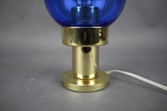 Lámpara de mesa de cristal azul y latón Kamenicky Senov, Checoslovaquia, años 70