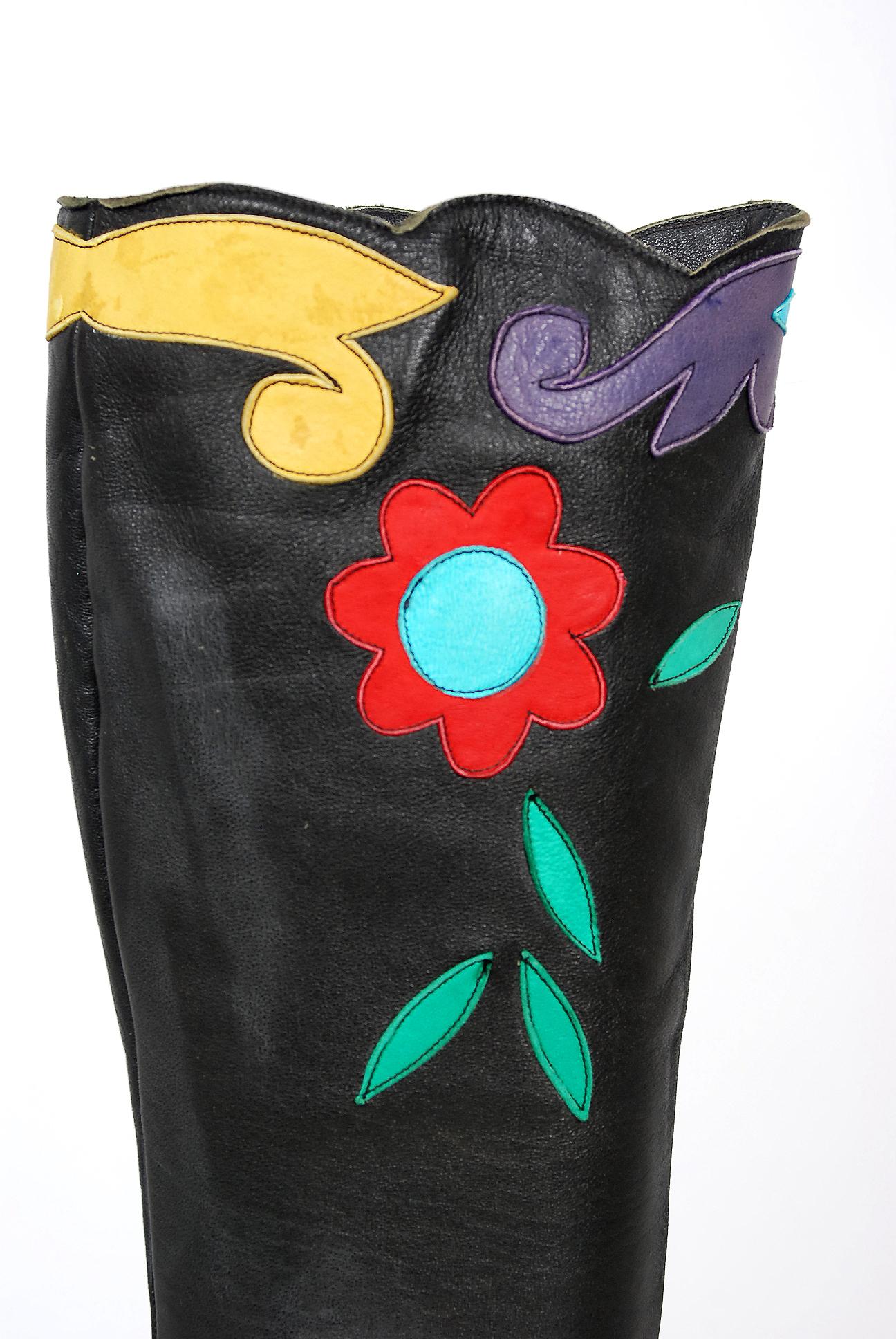 Vintage 1970s Karina of Spain Floral Applique Black Leather Knee-High Mod Boots In Good Condition In Beverly Hills, CA