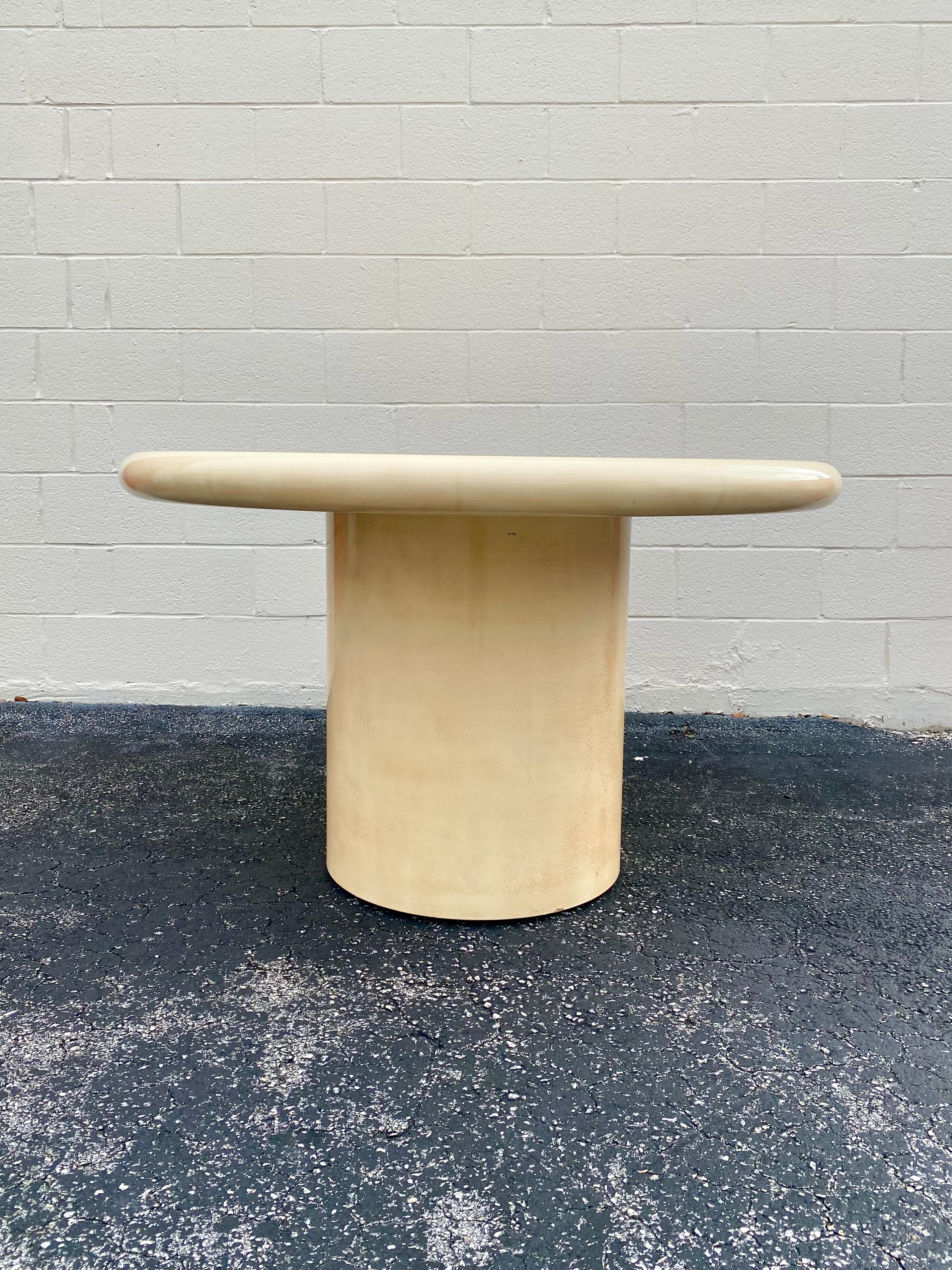 On offer on this occasion is one of the most stunning, Mid Century dining table you could hope to find. This is an ultra-rare opportunity to acquire what is, unequivocally, the best of the best, it being a most spectacular and beautifully-presented.
