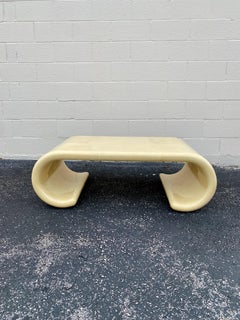 1970er Karl Springer Style Scroll Sculptural Wasserfall Ziegenleder Couchtisch