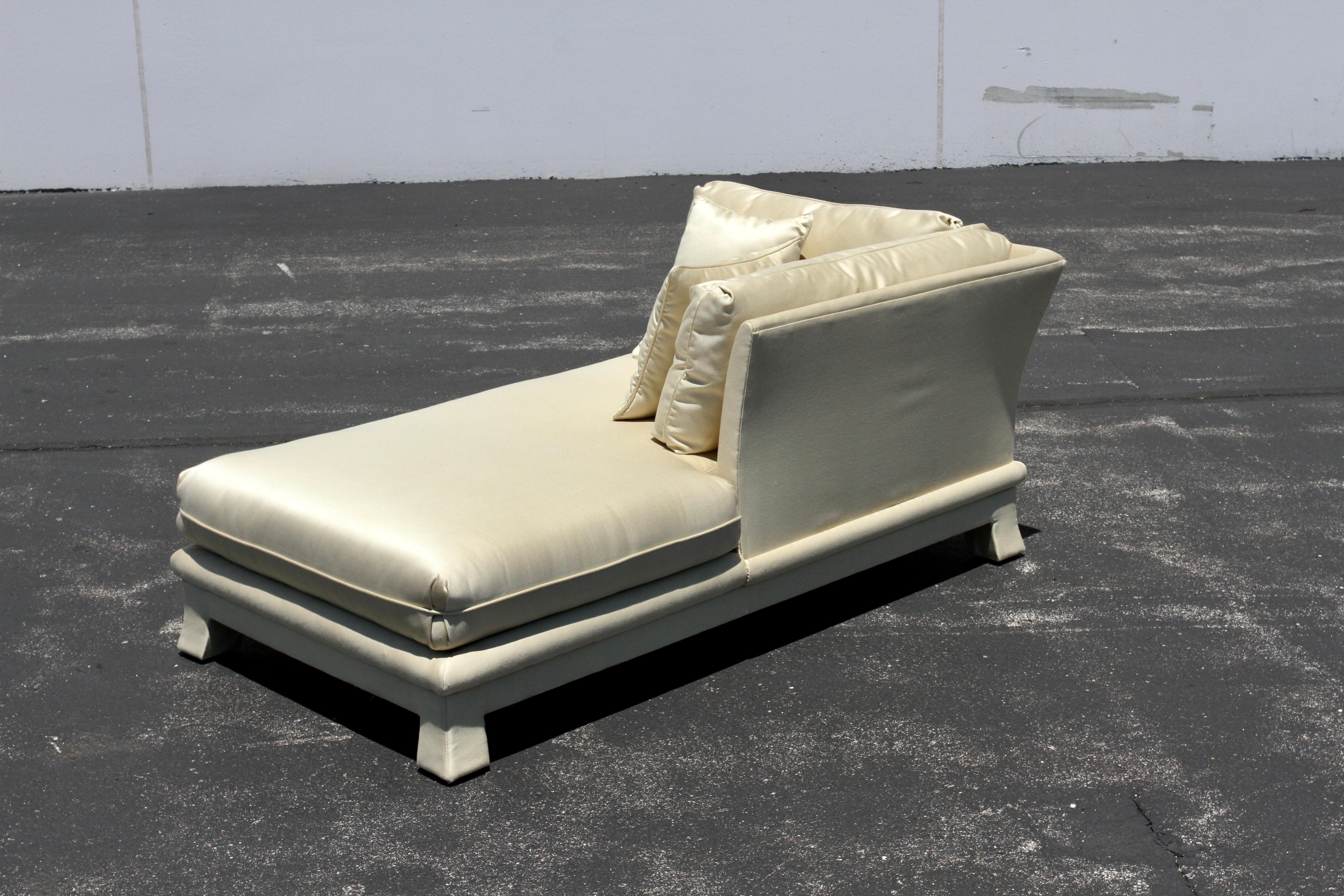 1970s Karl Springer Style Chaise Lounge Sofa by Bernhardt Flair in Golden Silk For Sale 2