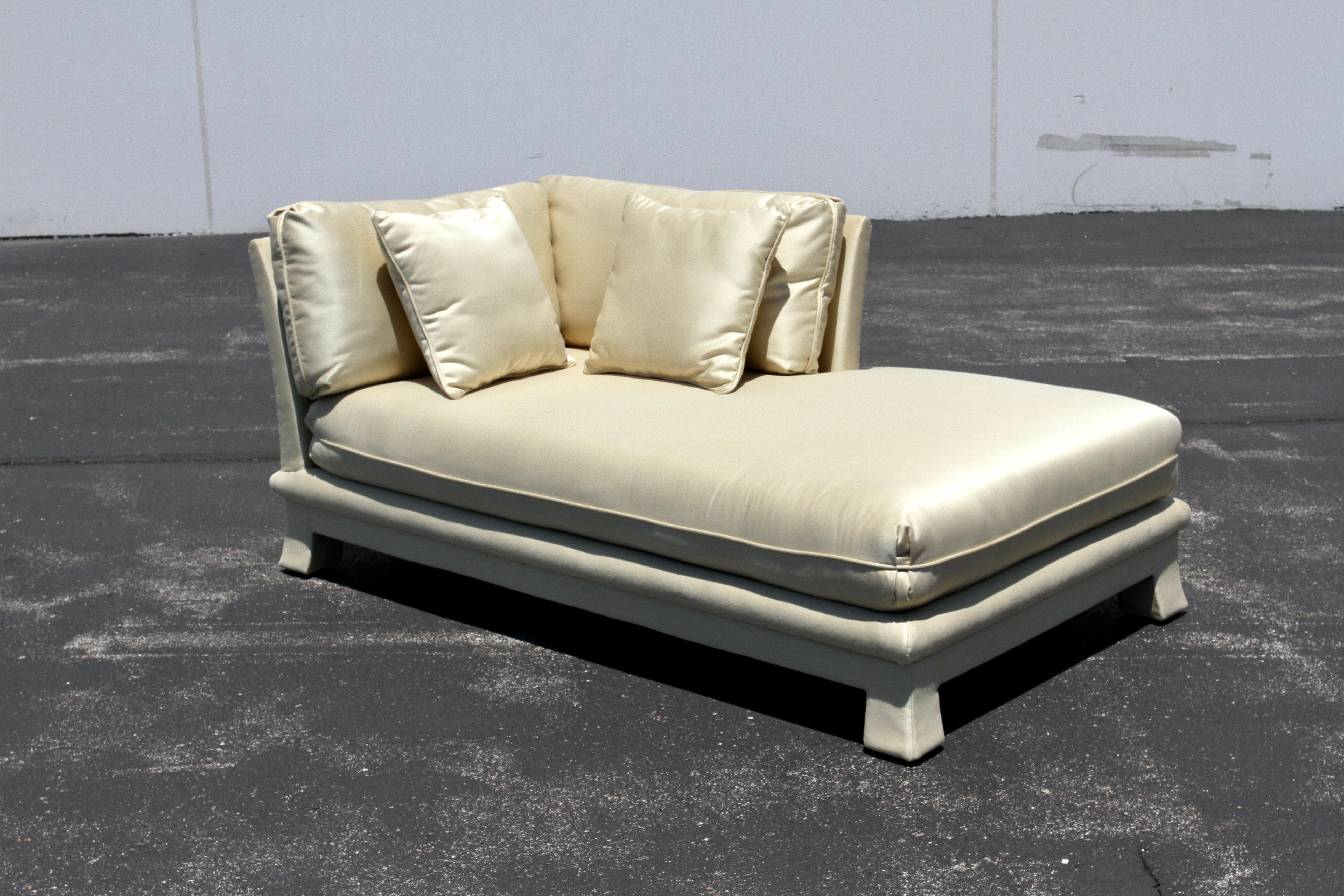 Hollywood Regency 1970s Karl Springer Style Chaise Lounge Sofa by Bernhardt Flair in Golden Silk For Sale