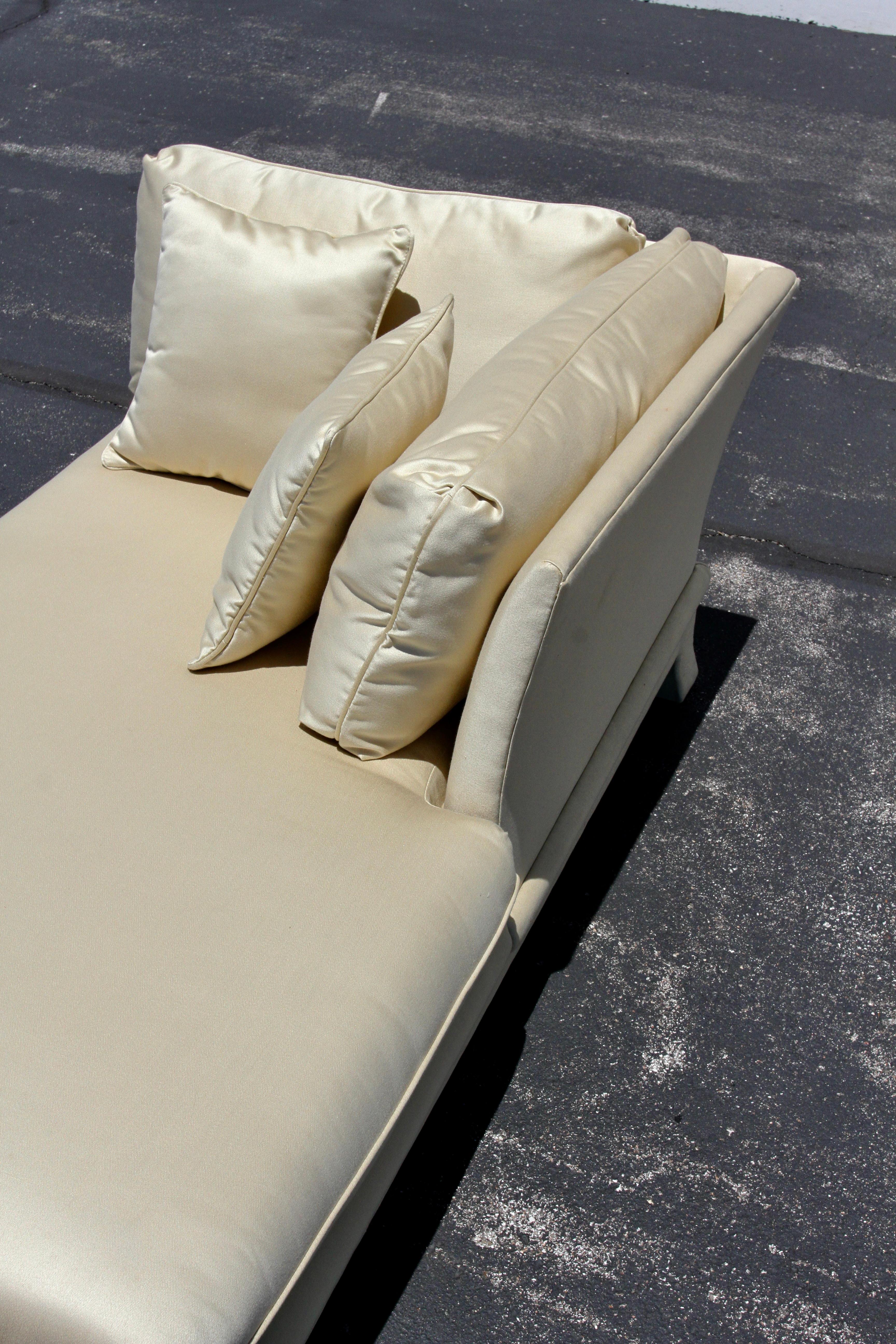 1970s Karl Springer Style Chaise Lounge Sofa by Bernhardt Flair in Golden Silk For Sale 1