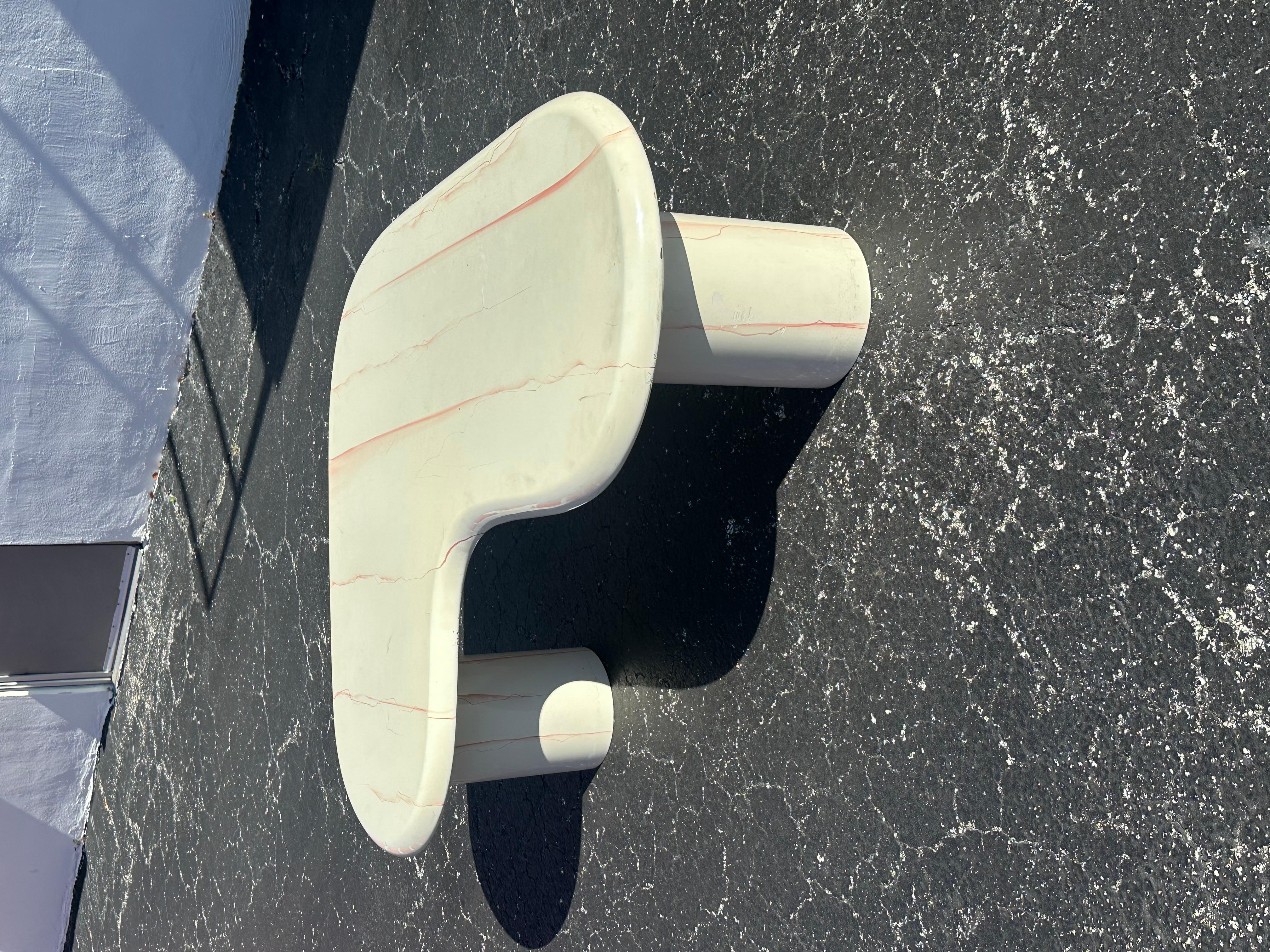 1970s Karl Springer Style Painted Bone White Red Kidney Wood Lucite Coffee Table In Good Condition For Sale In Fort Lauderdale, FL