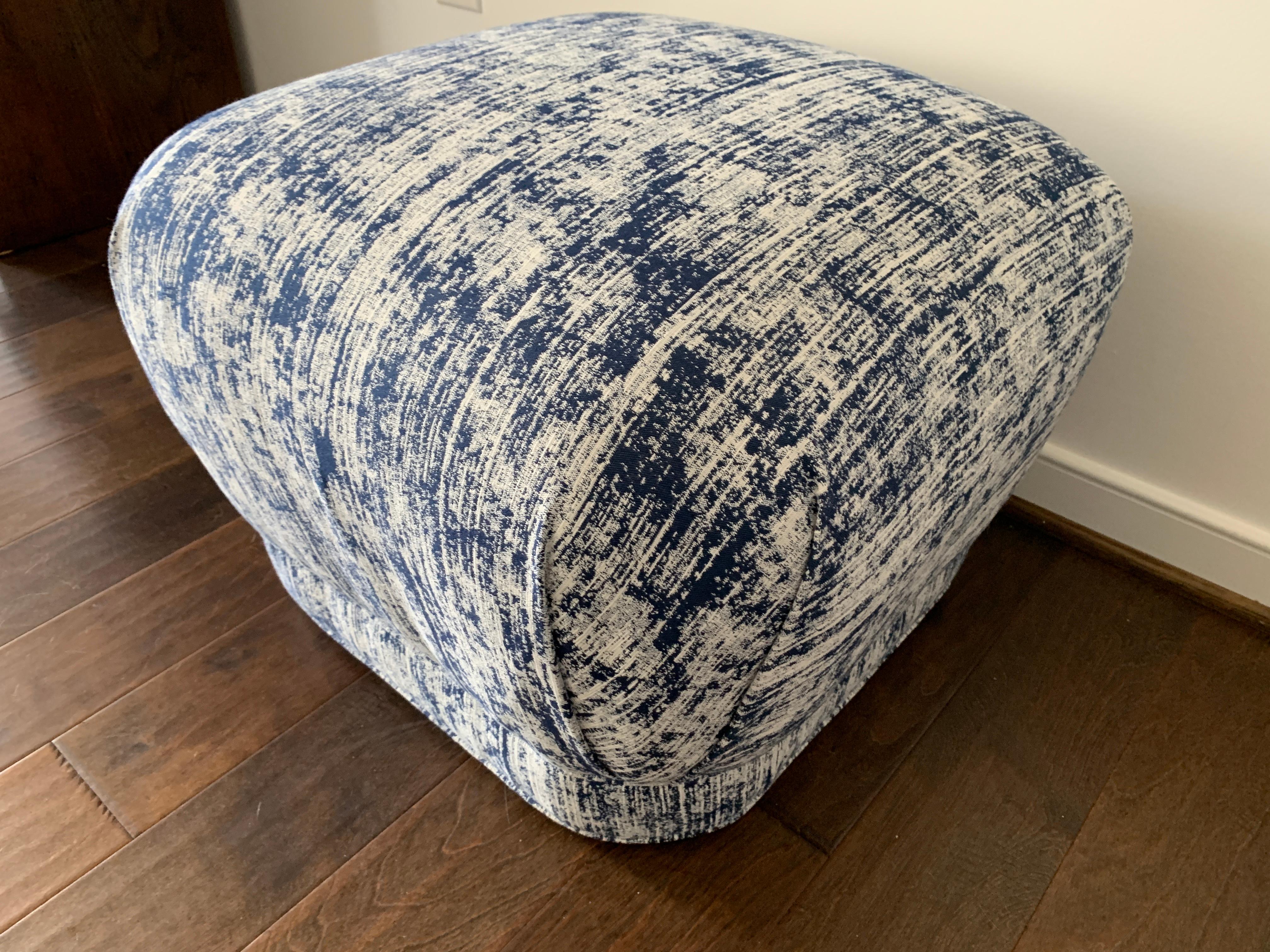 1970s Karl Springer Style Soufflé Pouf in Blue and White Scalamandre Fabric In Good Condition In Richmond, VA