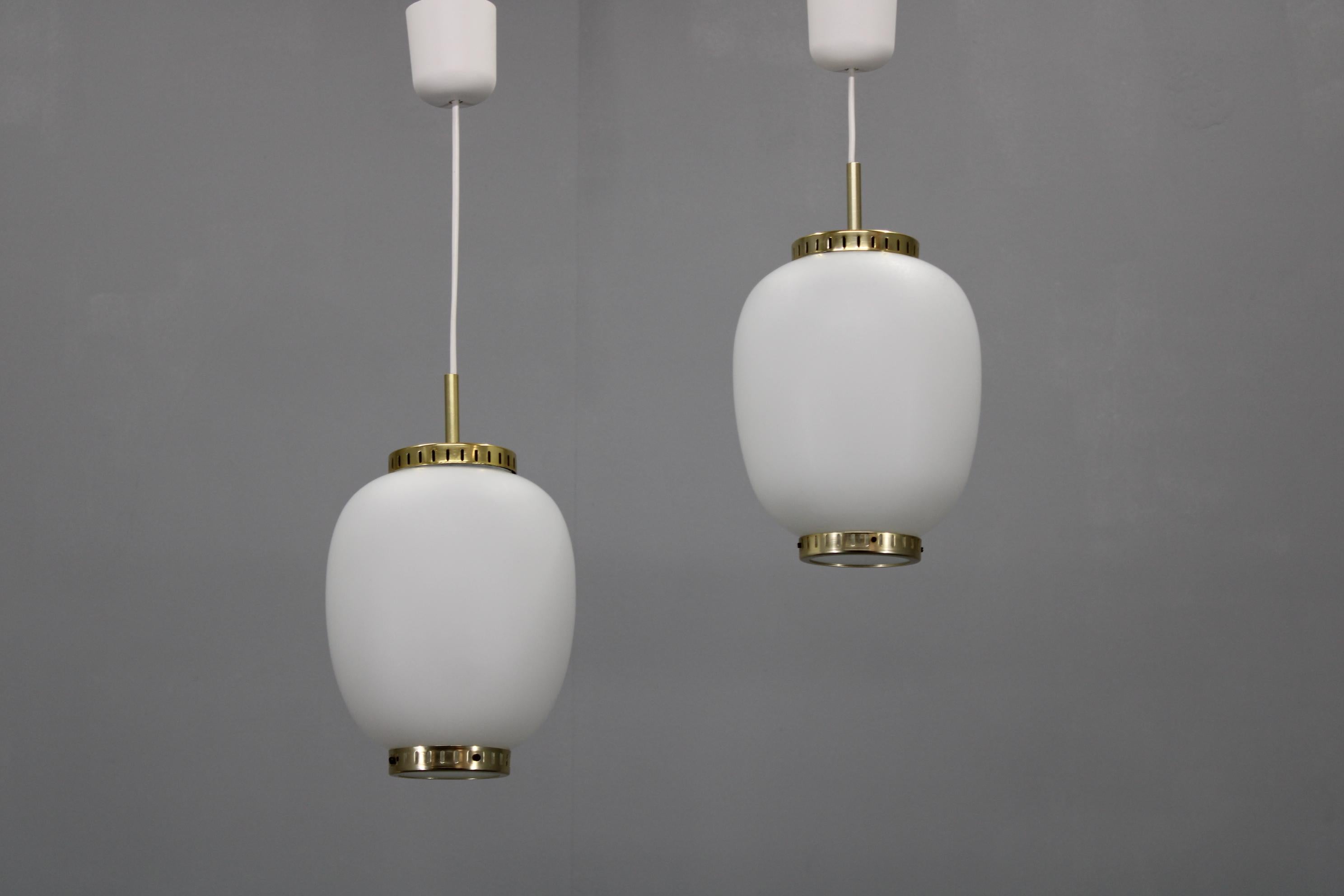 -  cleaned ,polished and rewired 
- 1x , E14/E12 bulbs 
- US wiring compatible
- Minor signs of use 
- Adjustable height on demand 