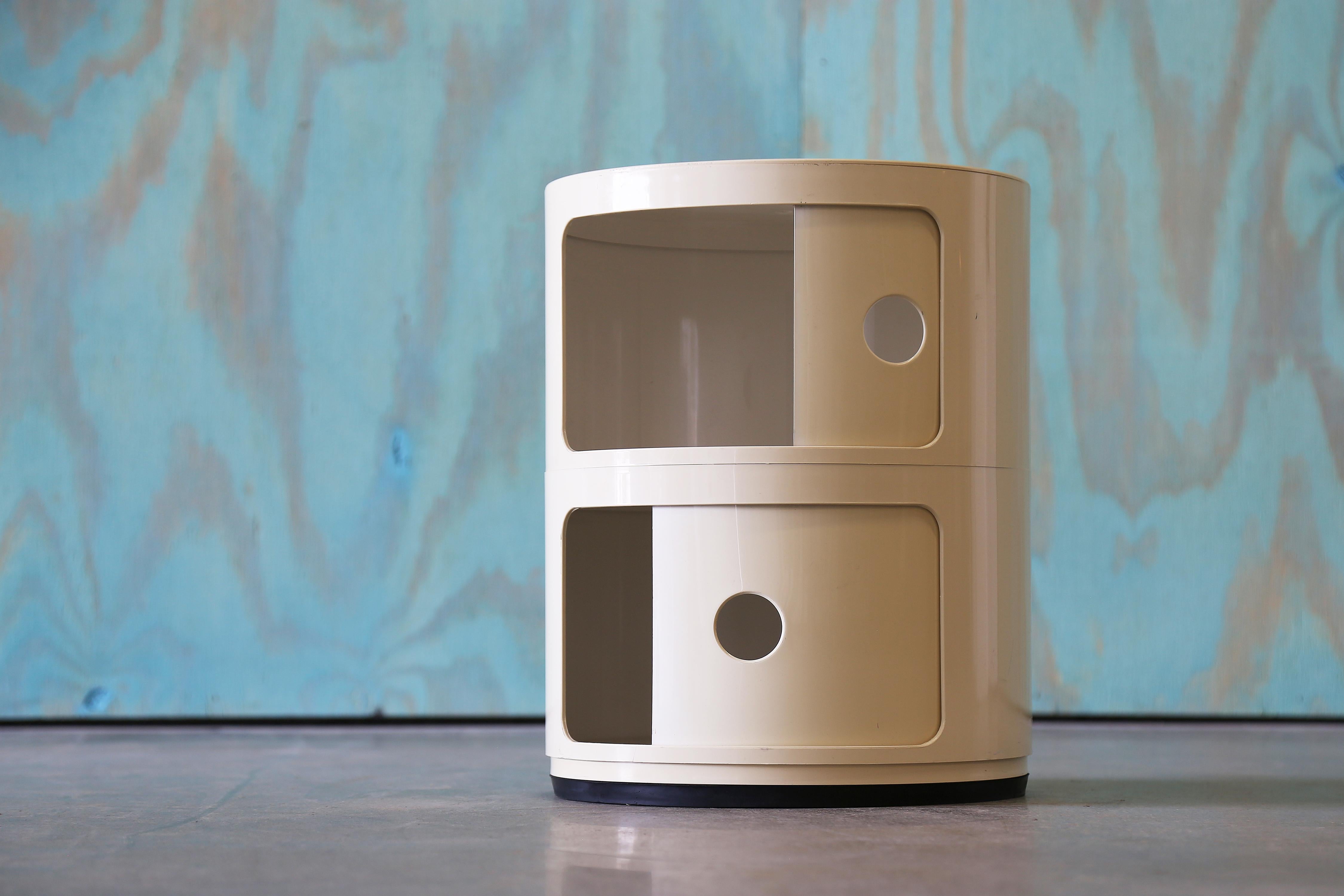 1970er Kartell Italien Componibili 2-stöckige moderne Aufbewahrungsschränke von Anna Castelli (Moderne der Mitte des Jahrhunderts) im Angebot