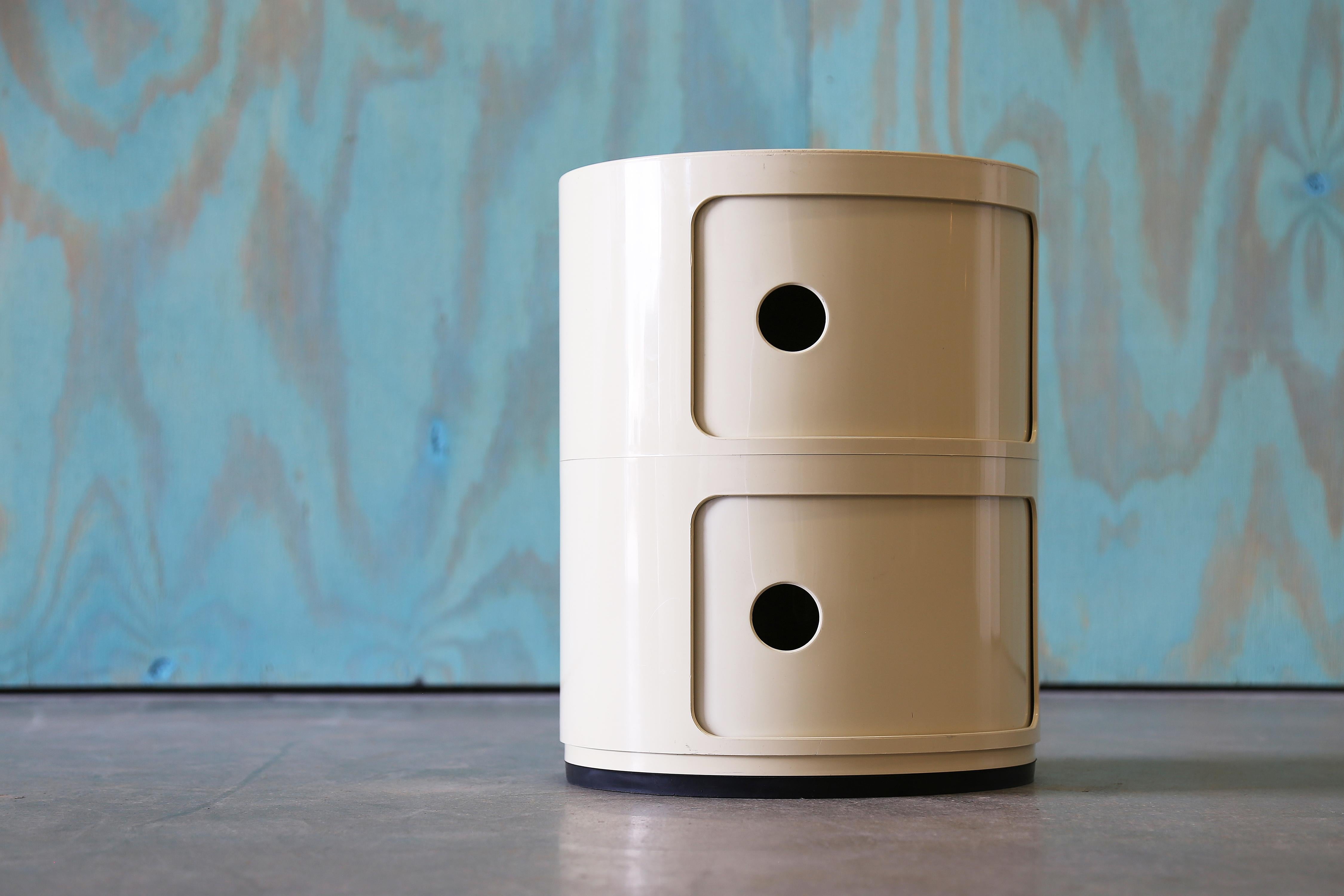 1970er Kartell Italien Componibili 2-stöckige moderne Aufbewahrungsschränke von Anna Castelli (Italienisch) im Angebot