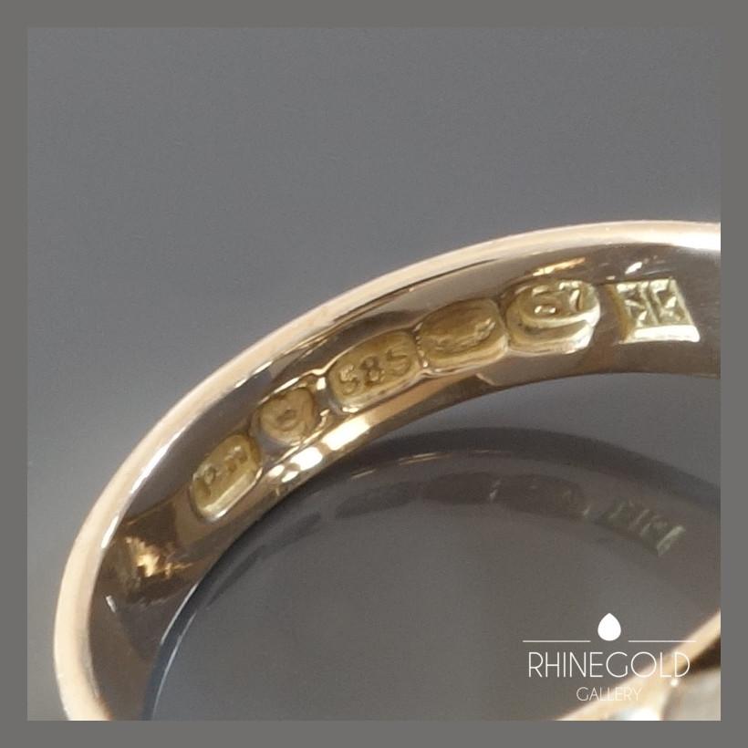 Women's 1970s Kaunis Koru Scandinavian Modernist Spectrolite Labradorite Gold Ring For Sale