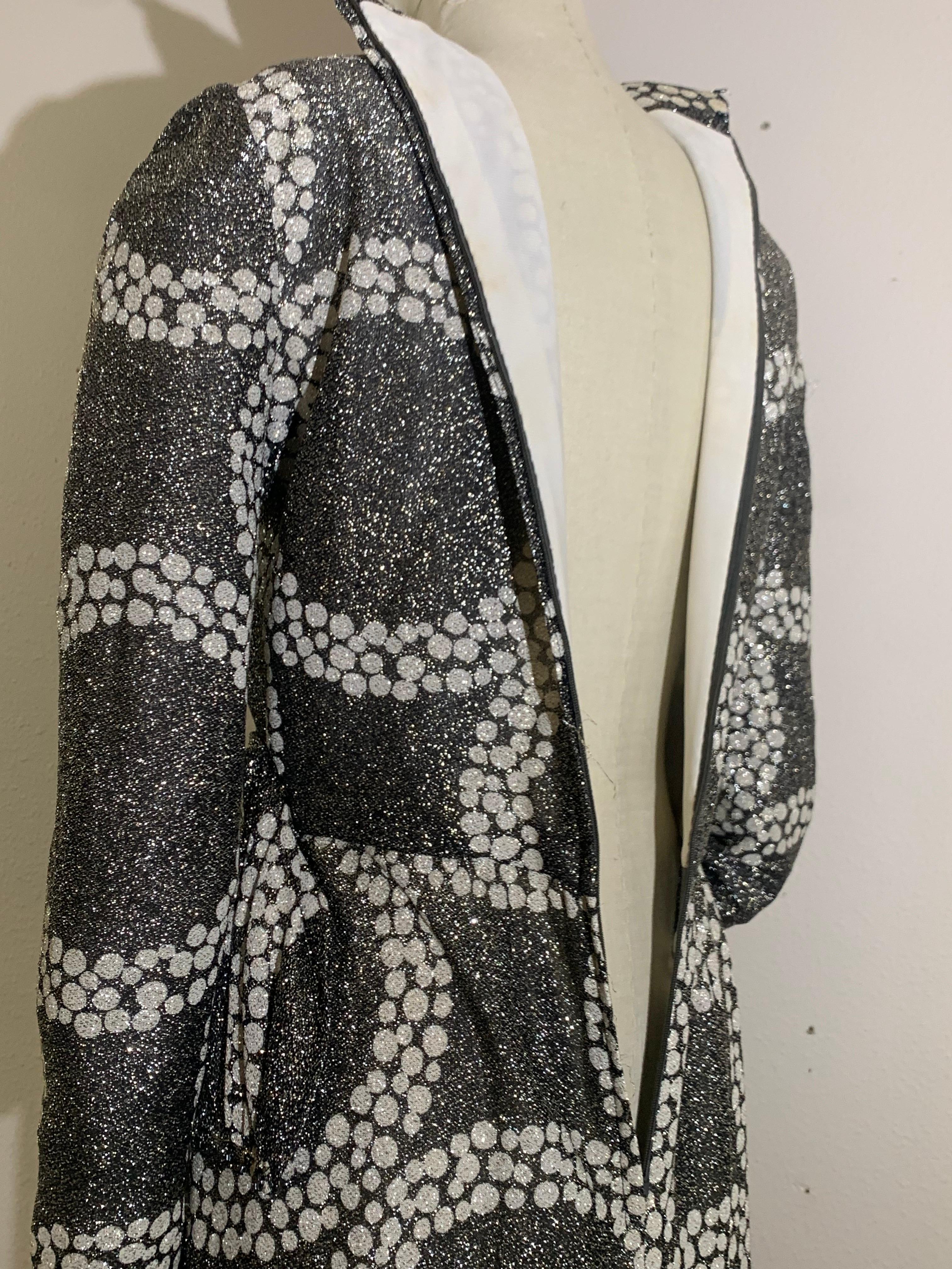 Maxivestido de punto de lúrex plateado con motivo de guijarros circulares de los años 70 de Kiki Hart en venta 7