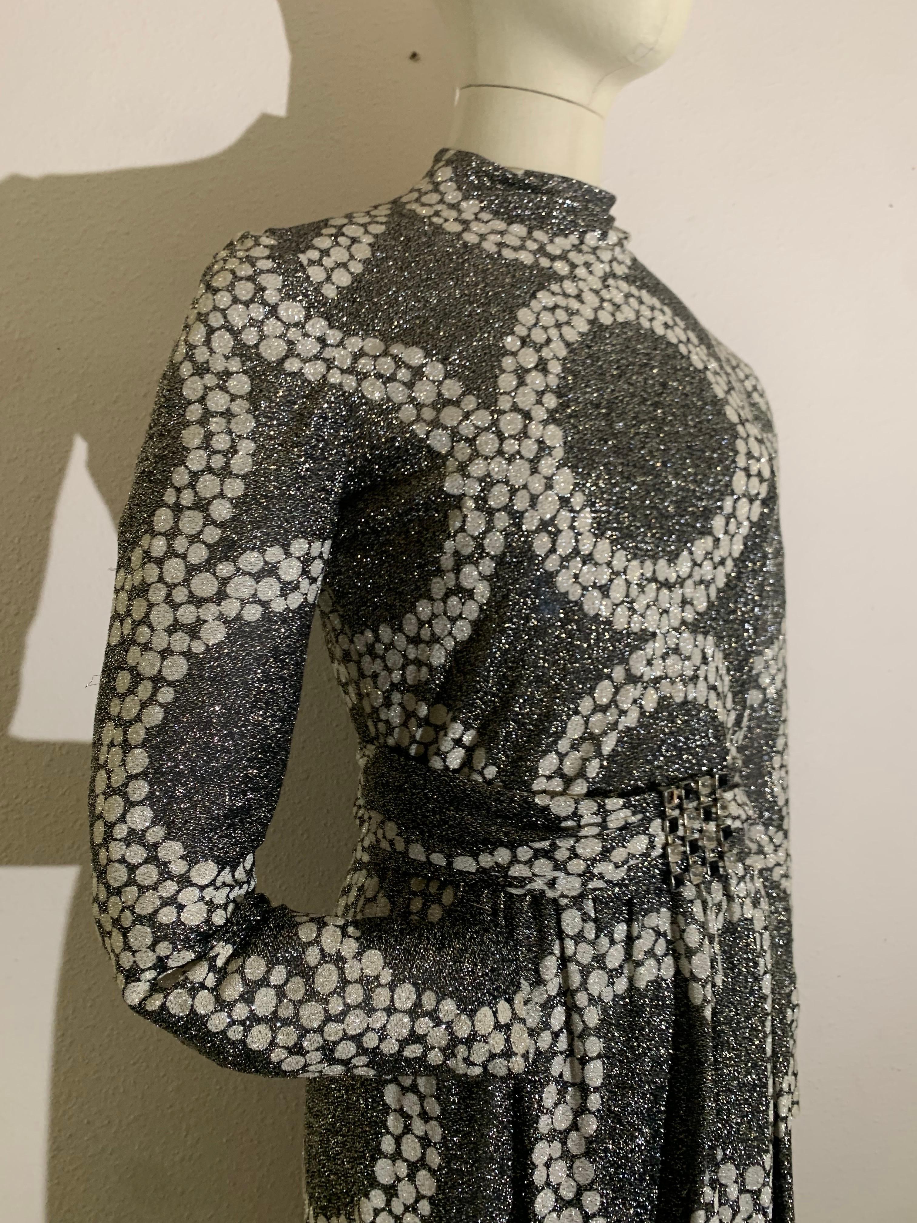 Maxivestido de punto de lúrex plateado con motivo de guijarros circulares de los años 70 de Kiki Hart en Excelente estado para la venta en Gresham, OR